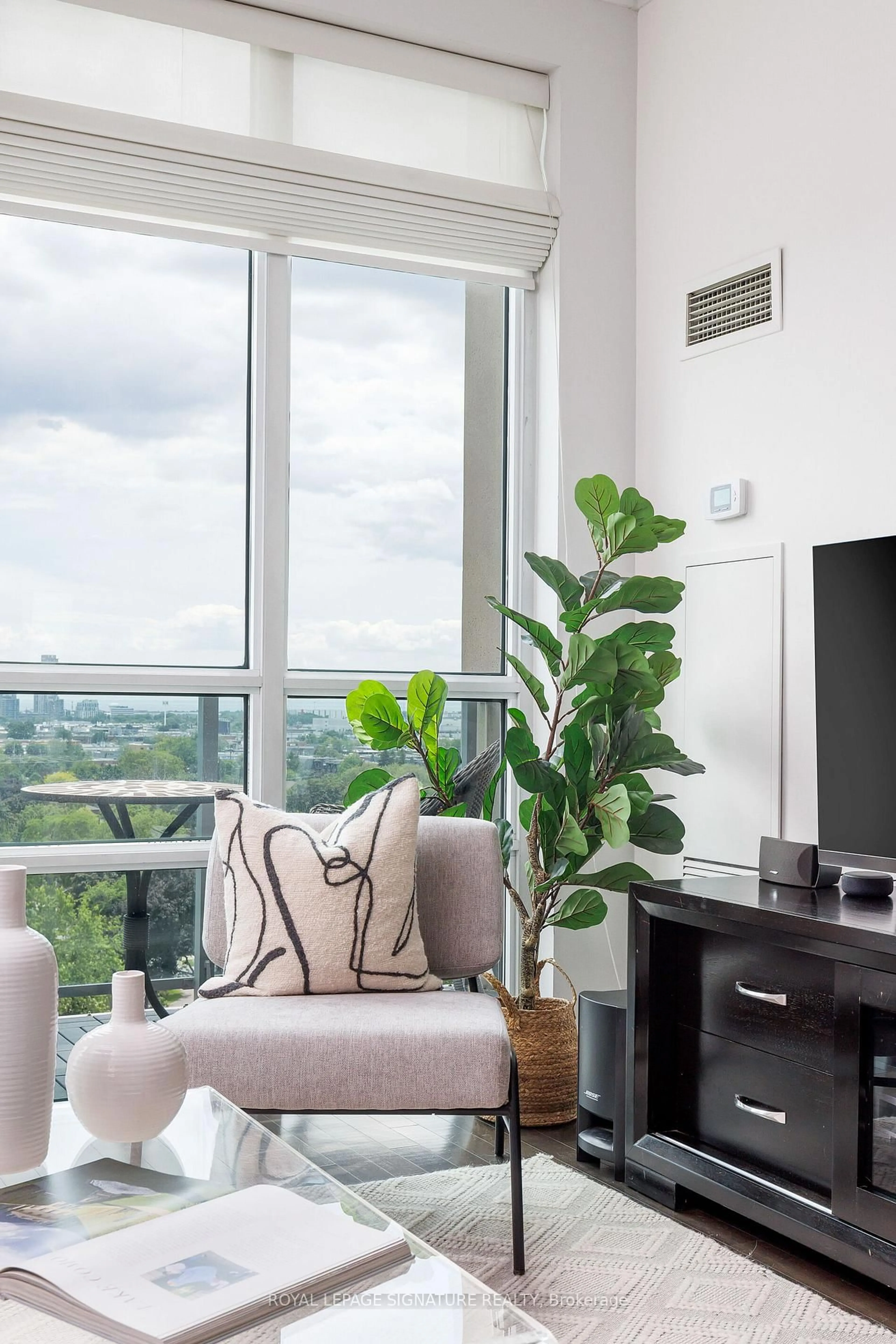 Living room with furniture, unknown for 3391 Bloor St #1101, Toronto Ontario M8X 1G3