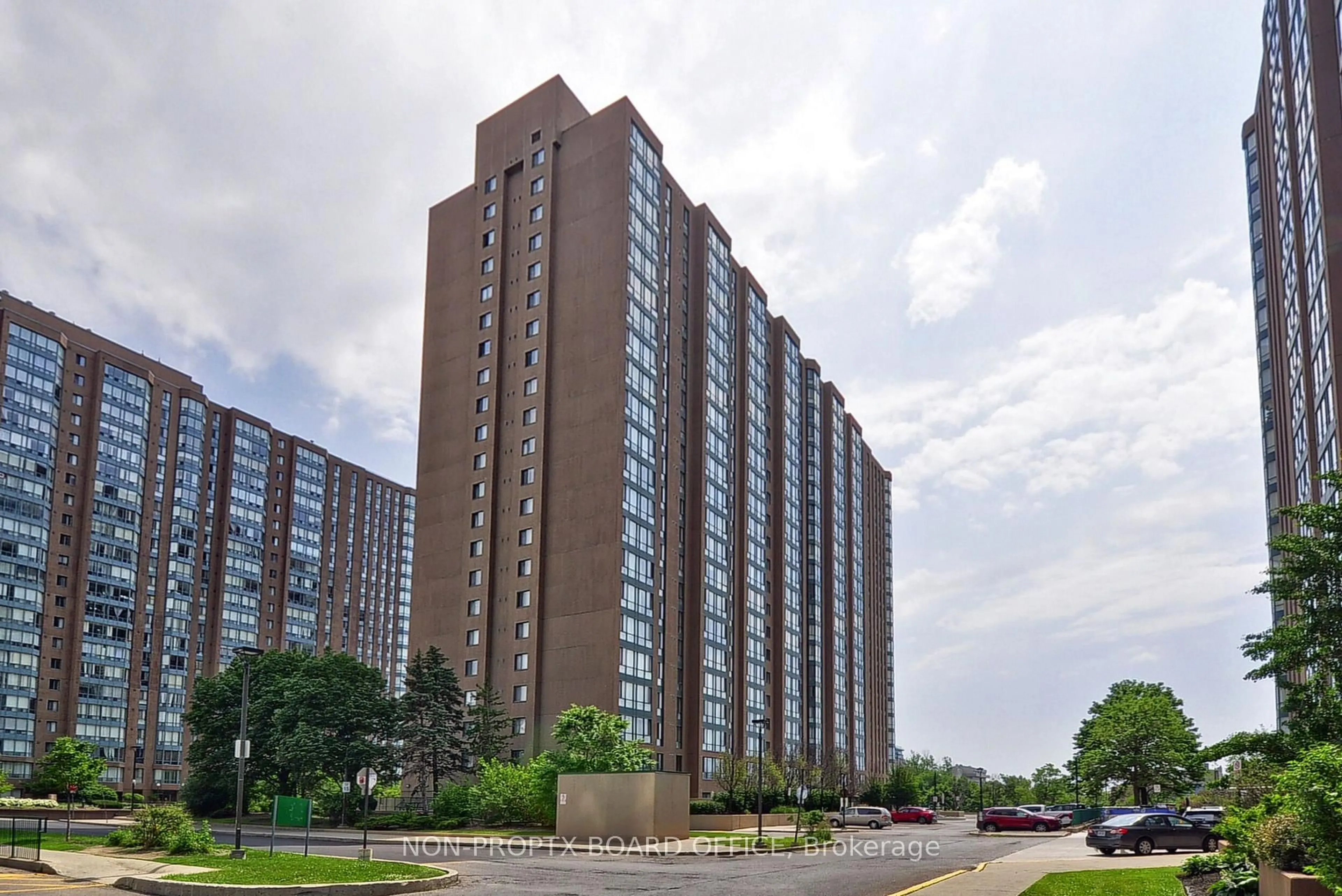Indoor foyer for 145 Hillcrest Ave #1003, Mississauga Ontario L5B 3Z1
