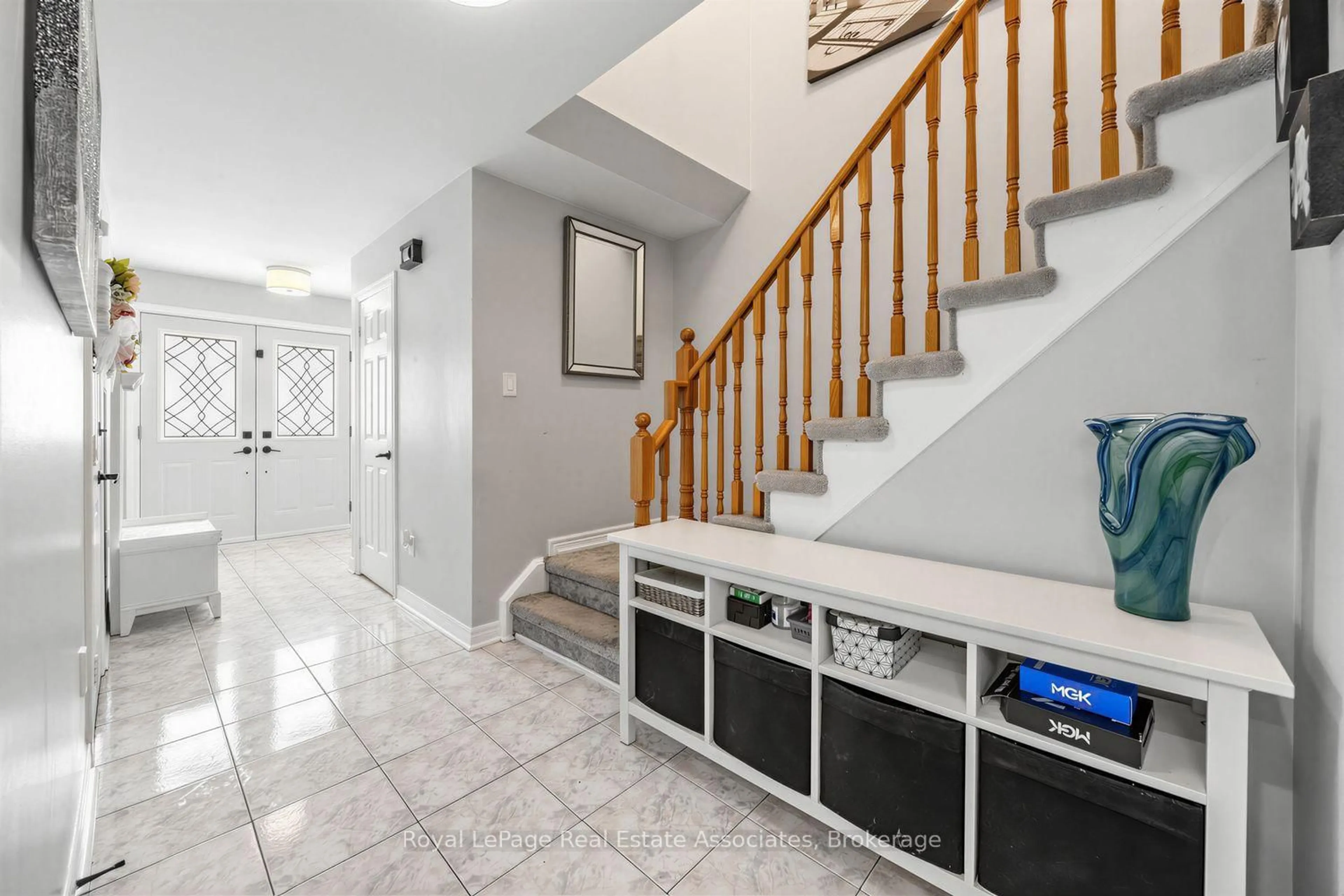 Indoor entryway for 25 Rolling Hills Lane, Caledon Ontario L7E 1T9