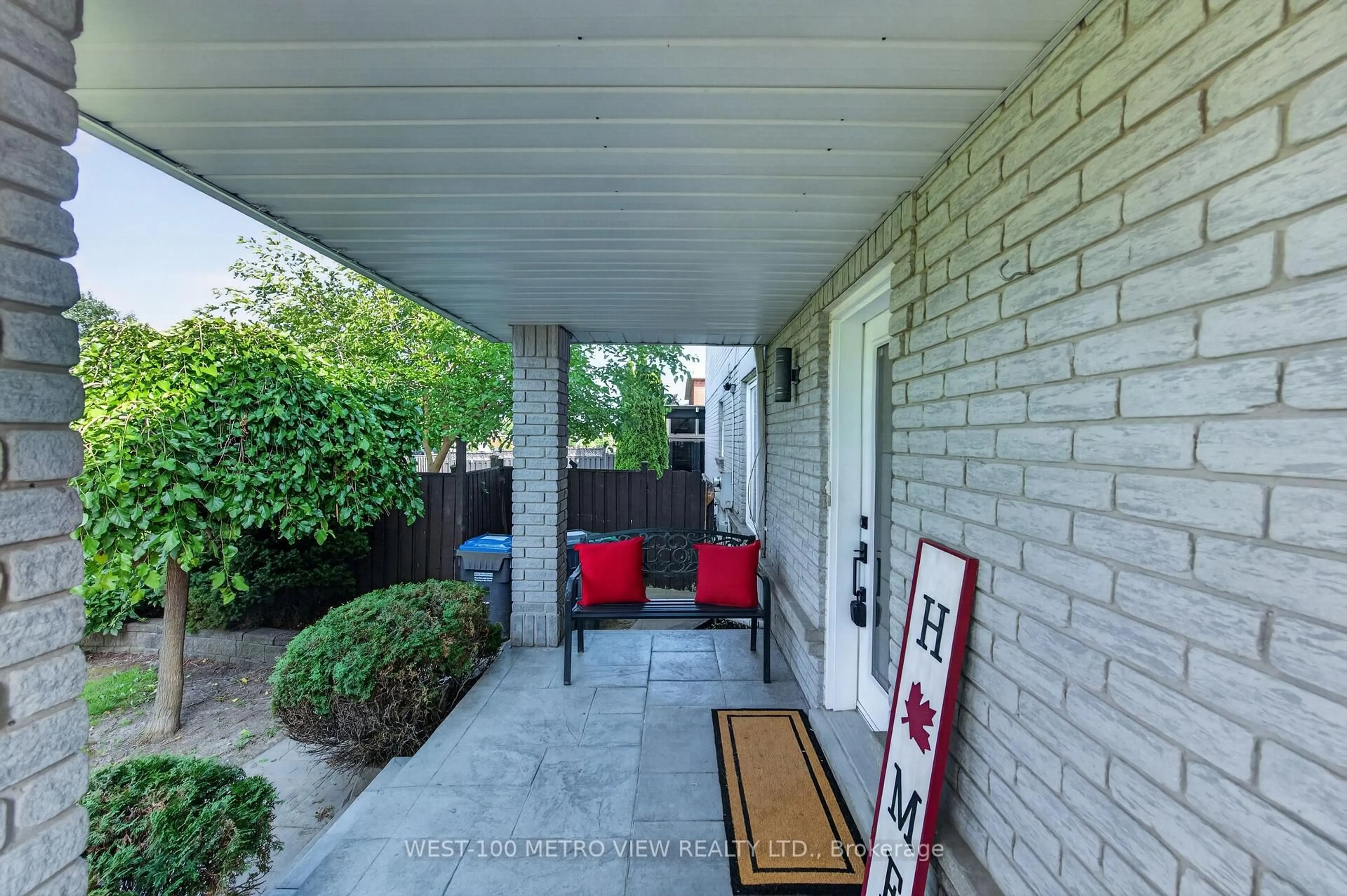 Patio, street for 748 Summer Park Cres, Mississauga Ontario L5B 4E2