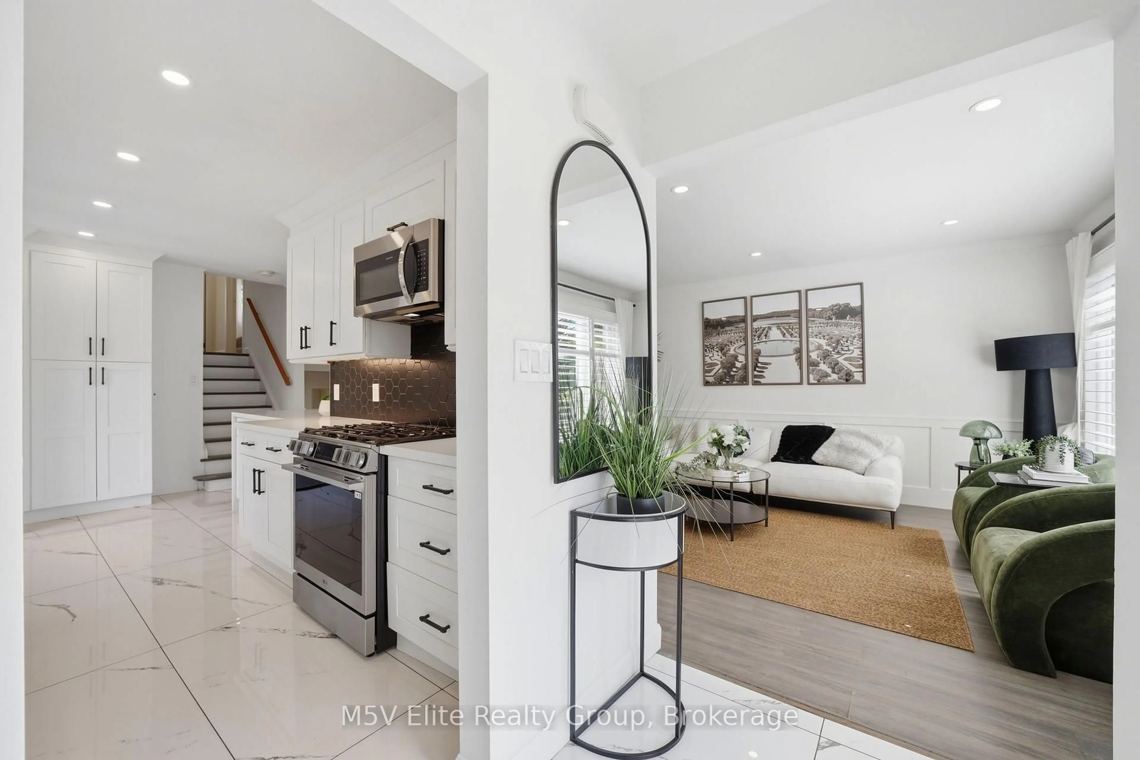 Open concept kitchen, ceramic/tile floor for 1171 Gripsholm Rd, Mississauga Ontario L4Y 2G8