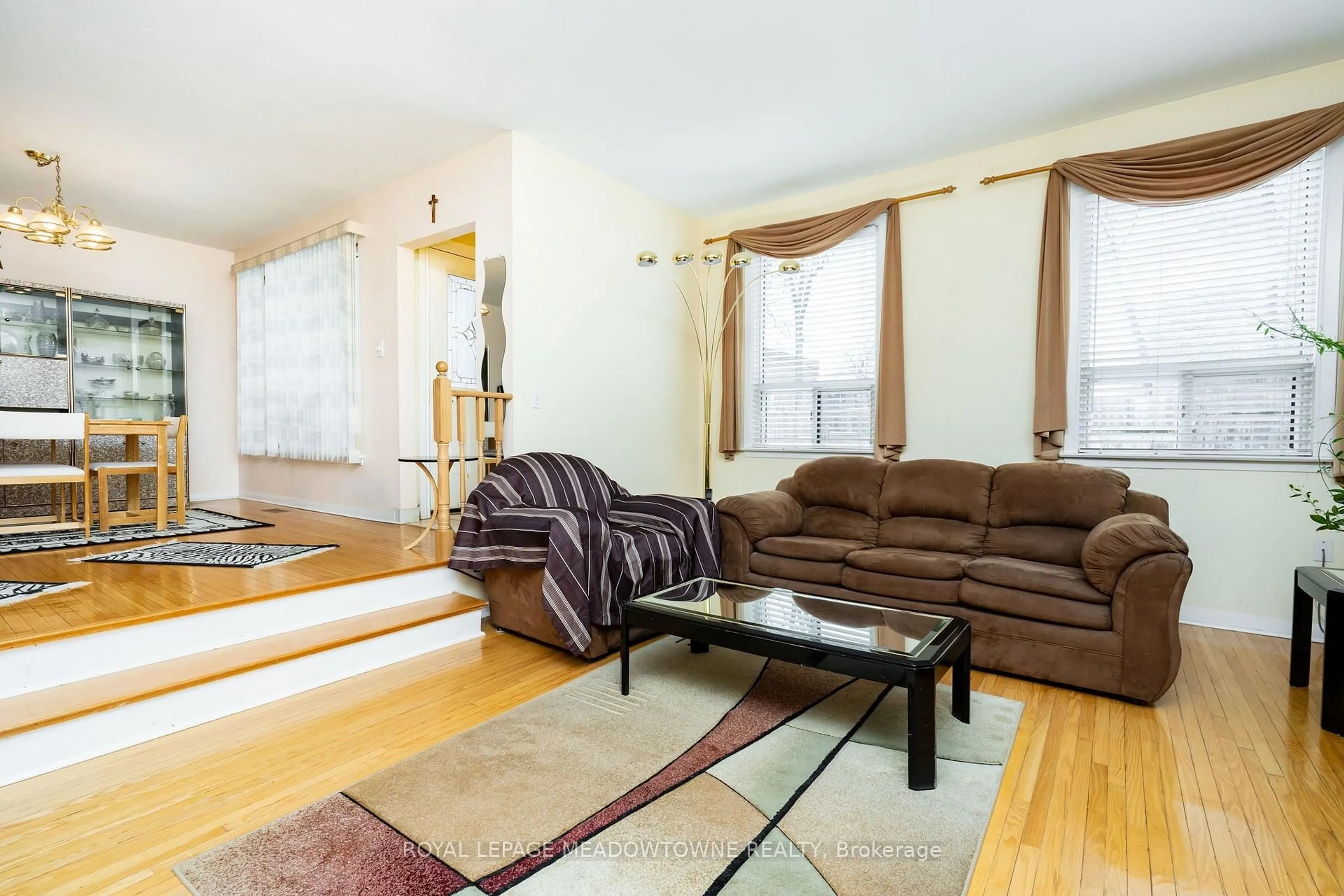 Living room with furniture, unknown for 61 Ardglen Dr #19, Brampton Ontario L6W 1V1