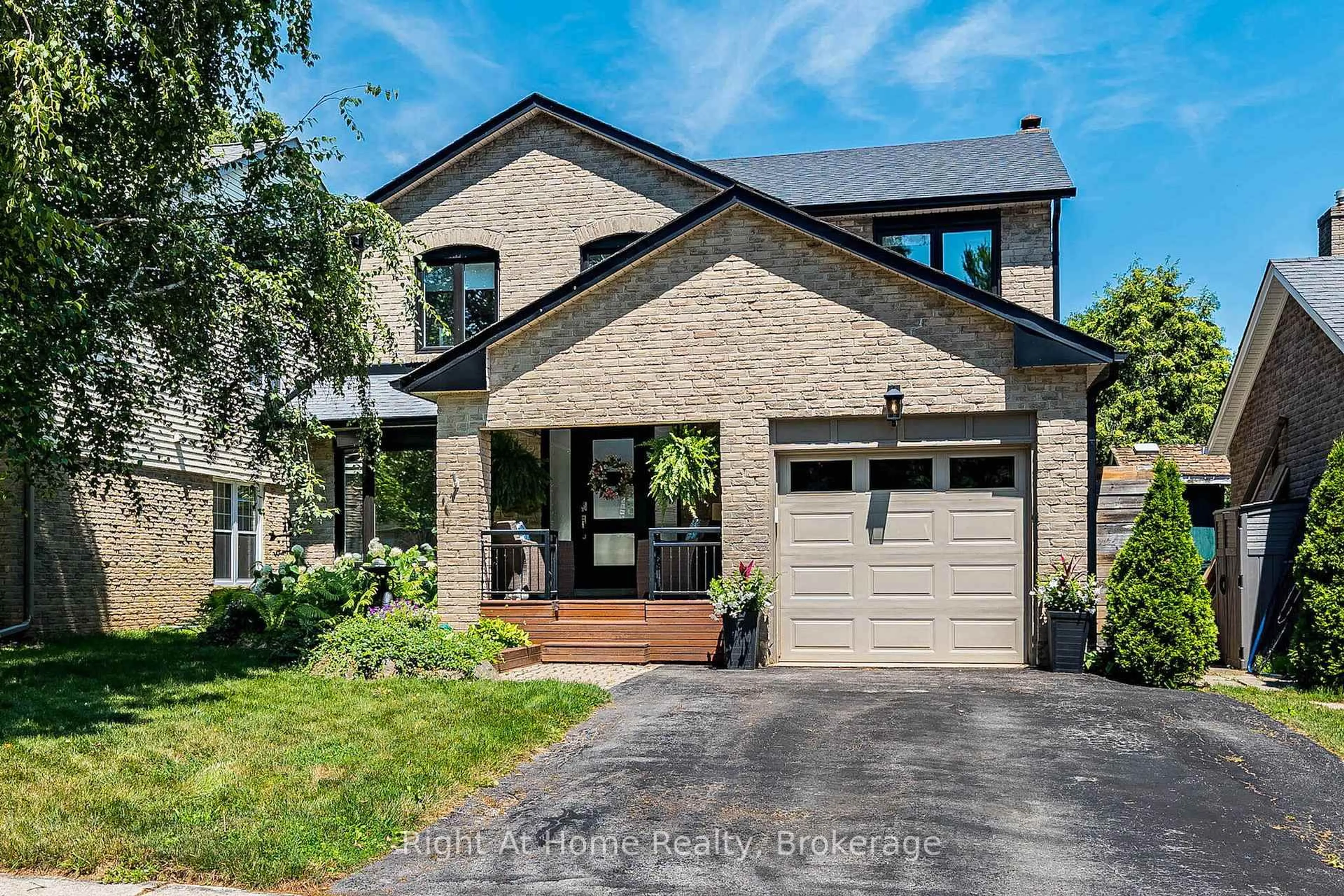 Home with brick exterior material, street for 3287 Victoria St, Oakville Ontario L6L 5T5