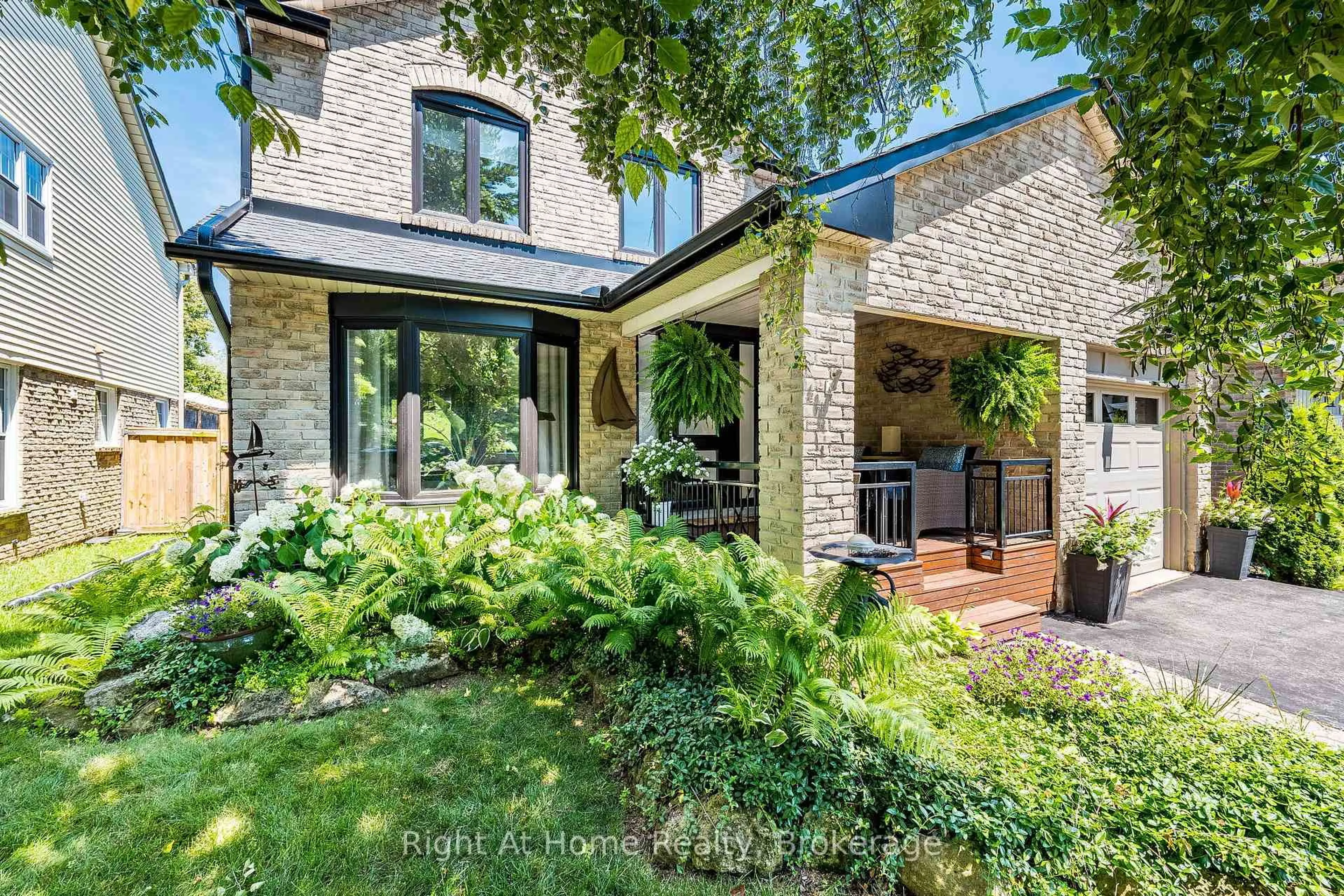 Home with brick exterior material, street for 3287 Victoria St, Oakville Ontario L6L 5T5