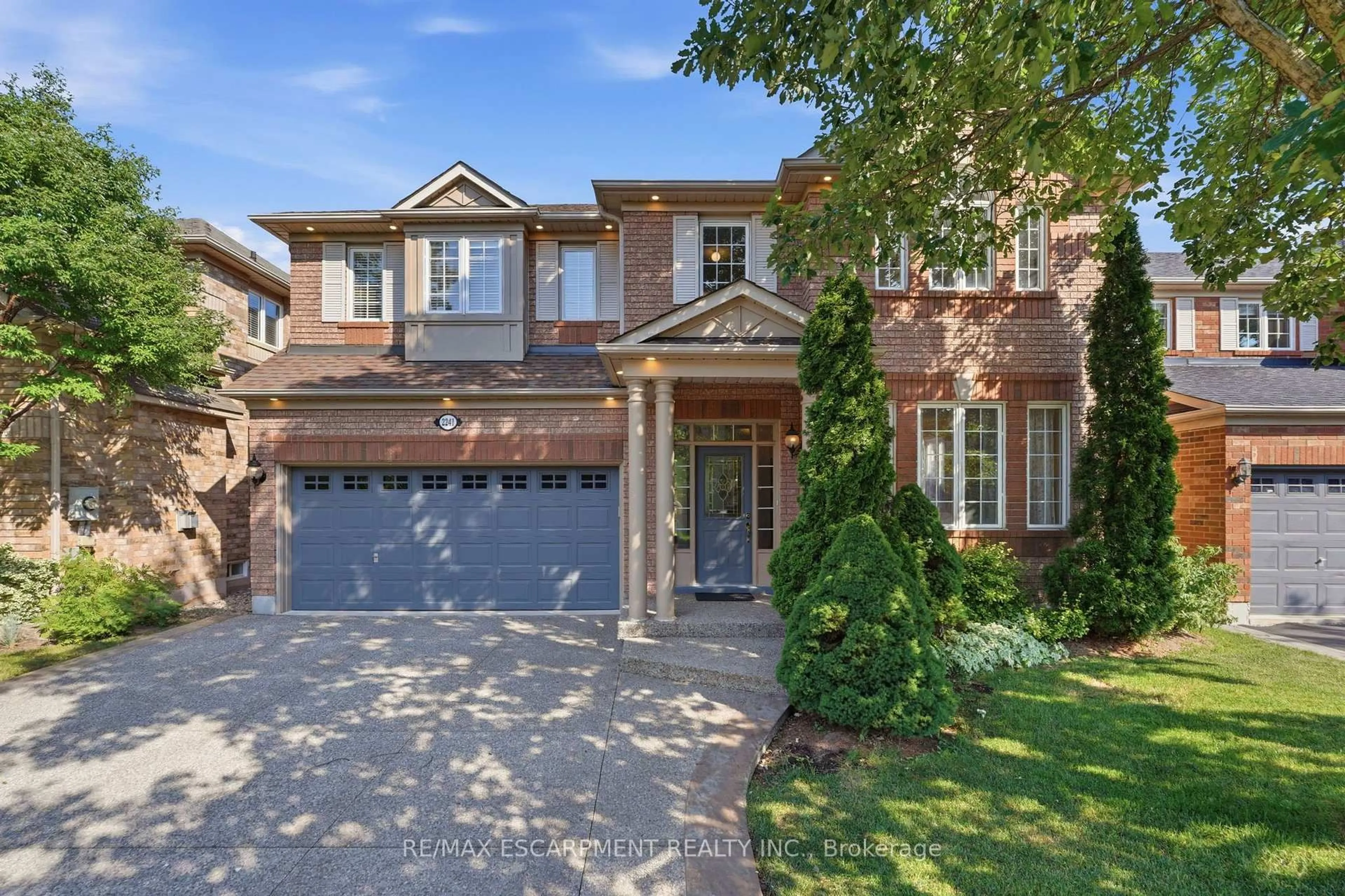 Home with brick exterior material, street for 2241 Glazebrook Circ, Oakville Ontario L6M 5B5