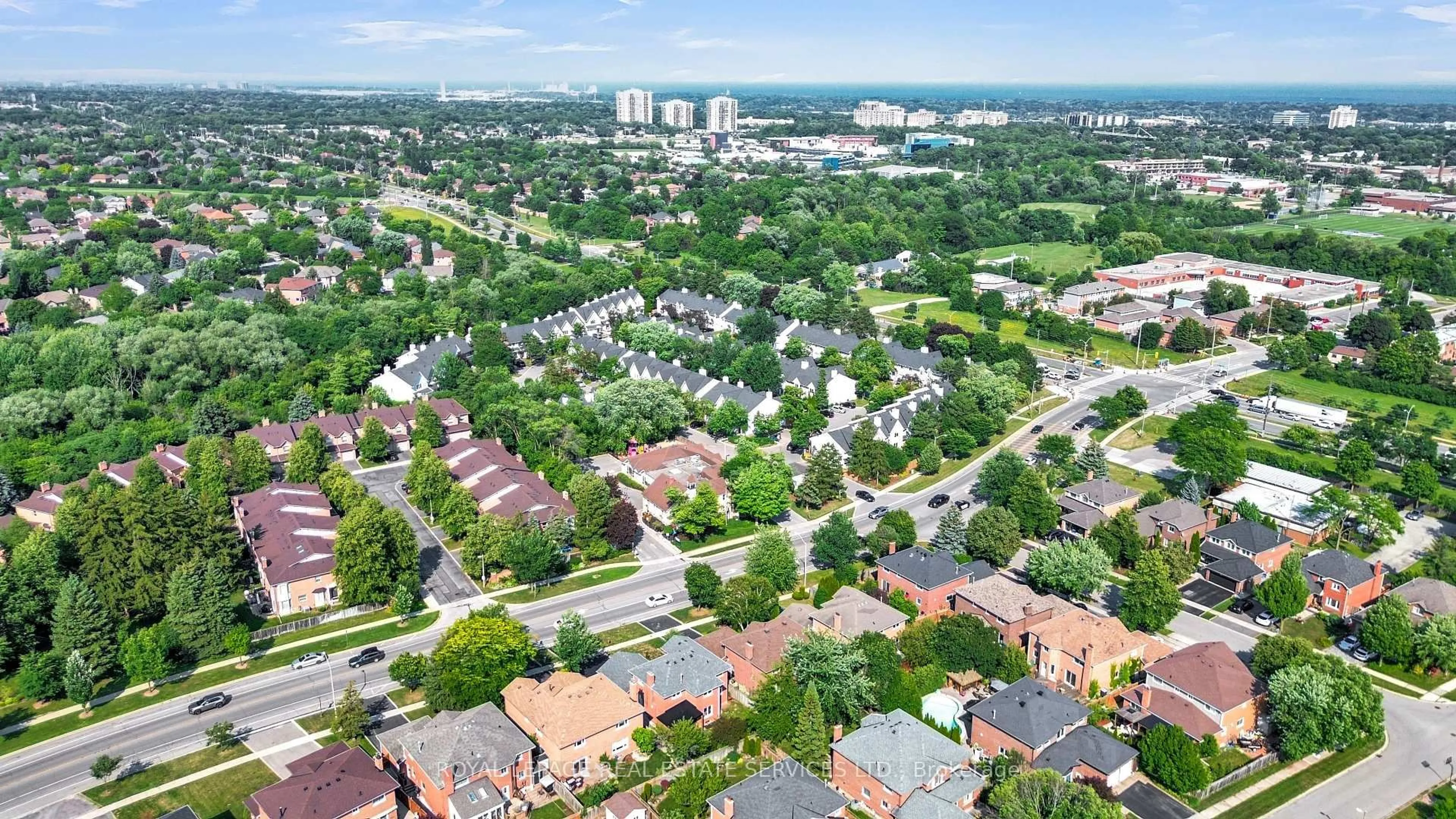 A pic from outside/outdoor area/front of a property/back of a property/a pic from drone, city buildings view from balcony for 2048 Sixth Line, Oakville Ontario L6H 3N2