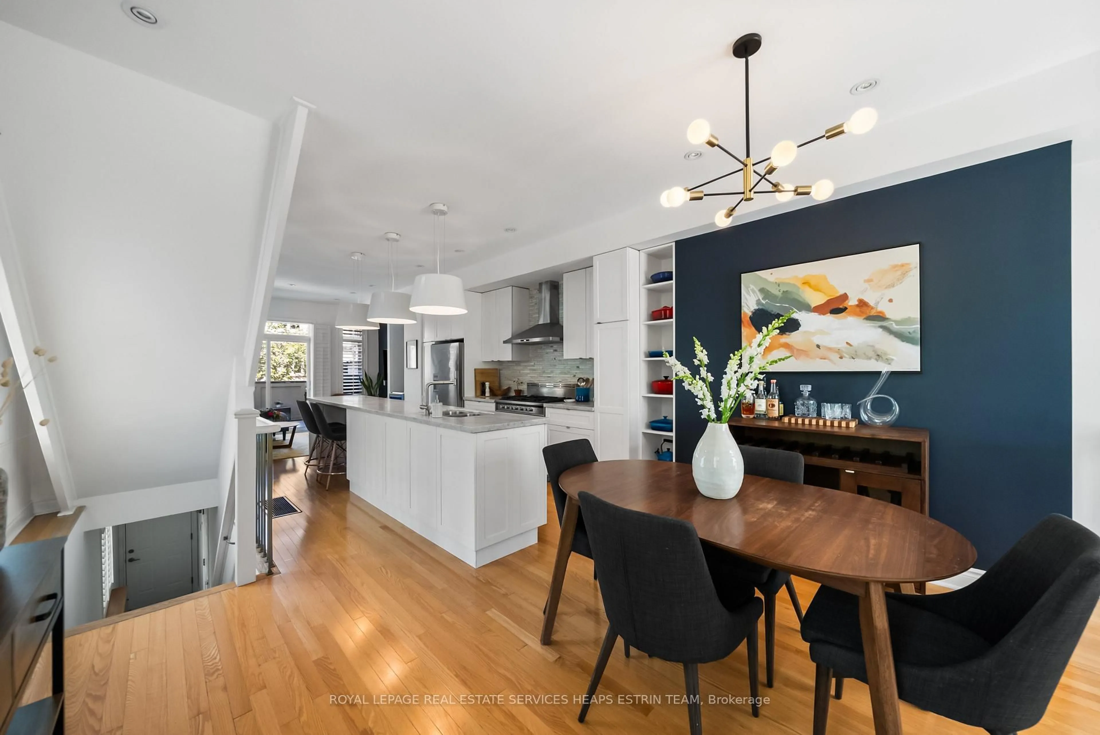 Open concept kitchen, unknown for 32 Mendota Rd, Toronto Ontario M8Y 1E8
