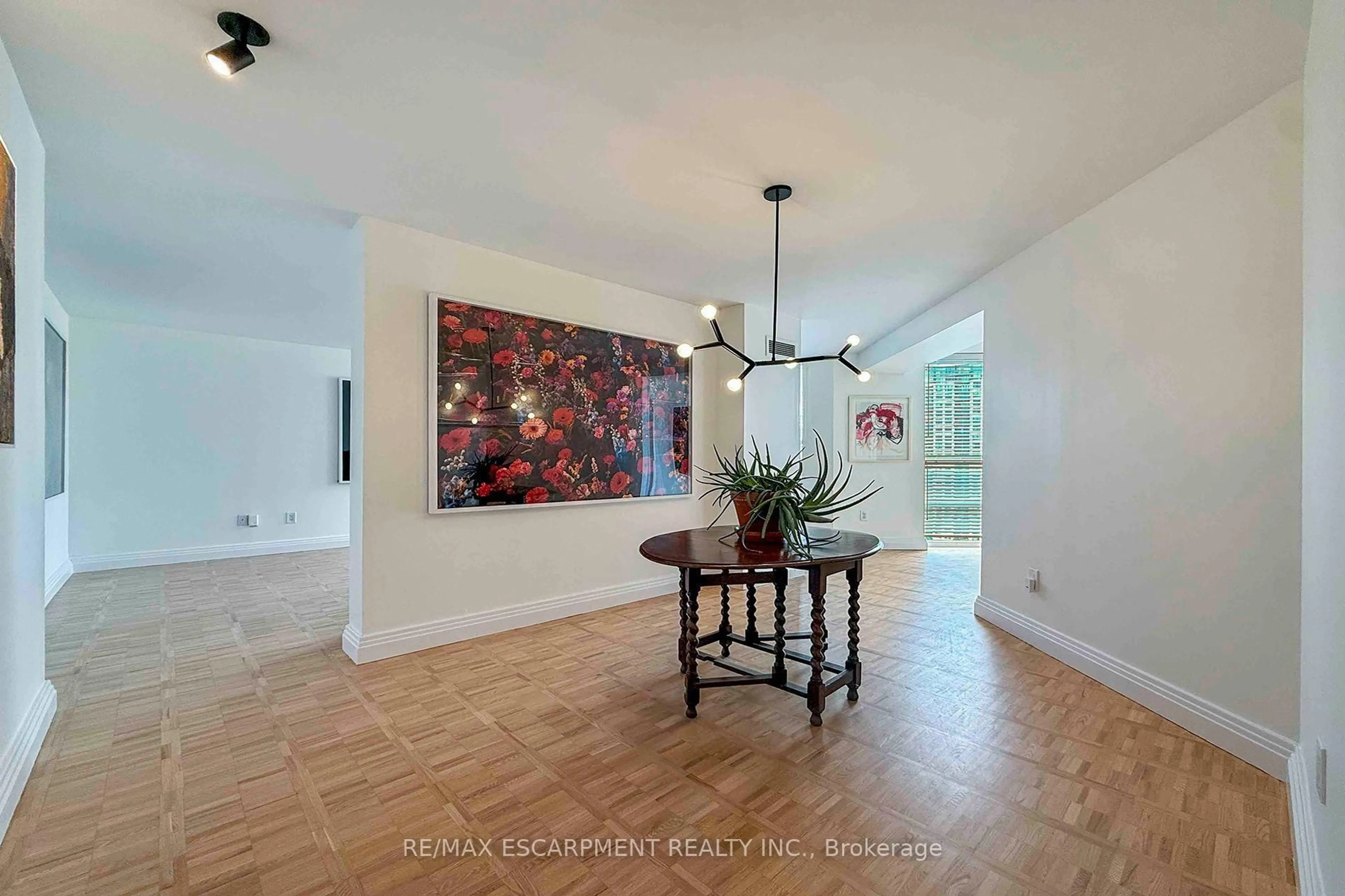 Unknown for 3650 Kaneff Cres #2804, Mississauga Ontario L5A 4A1