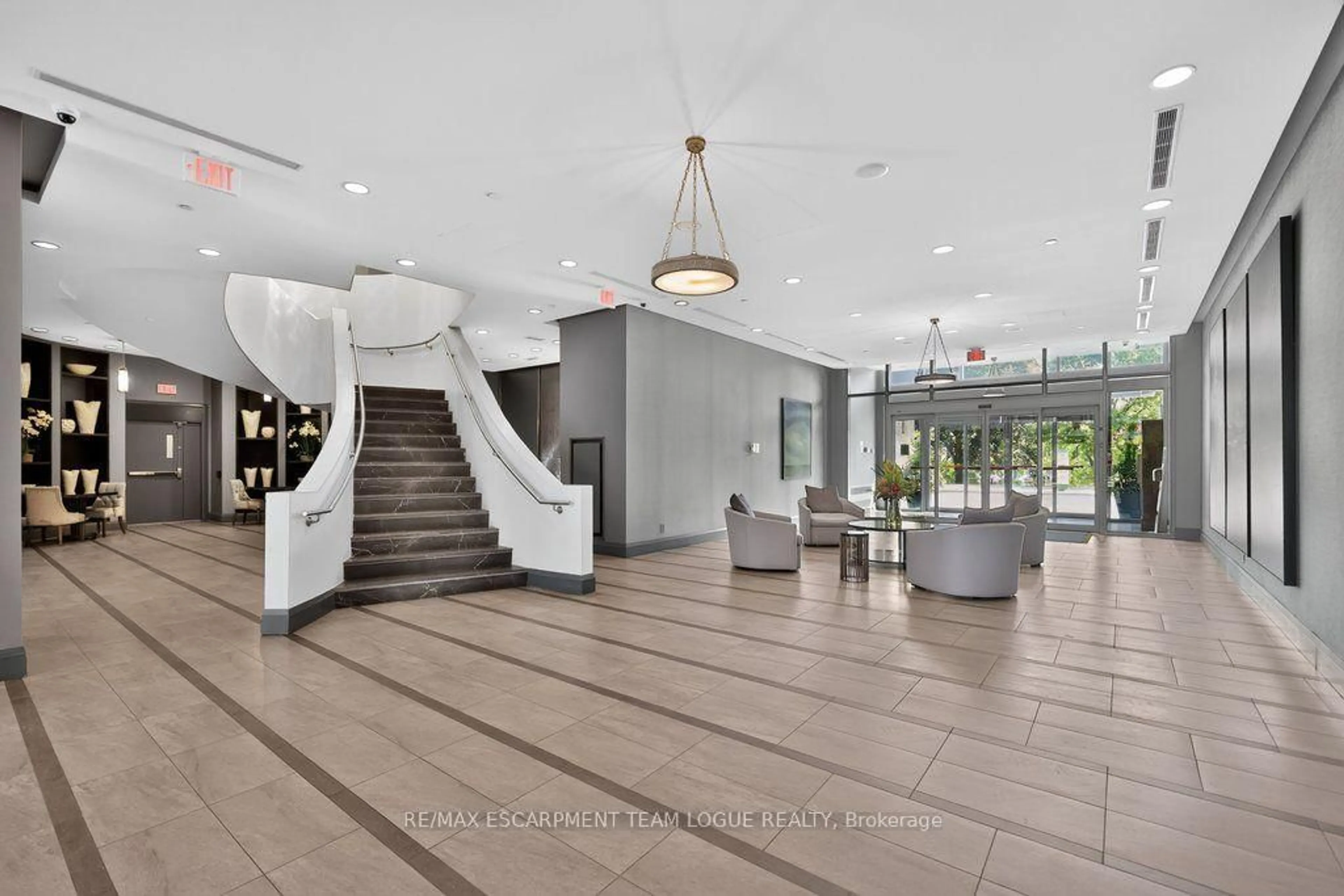 Lobby for 11 Bronte Rd #317, Oakville Ontario L6L 0E1