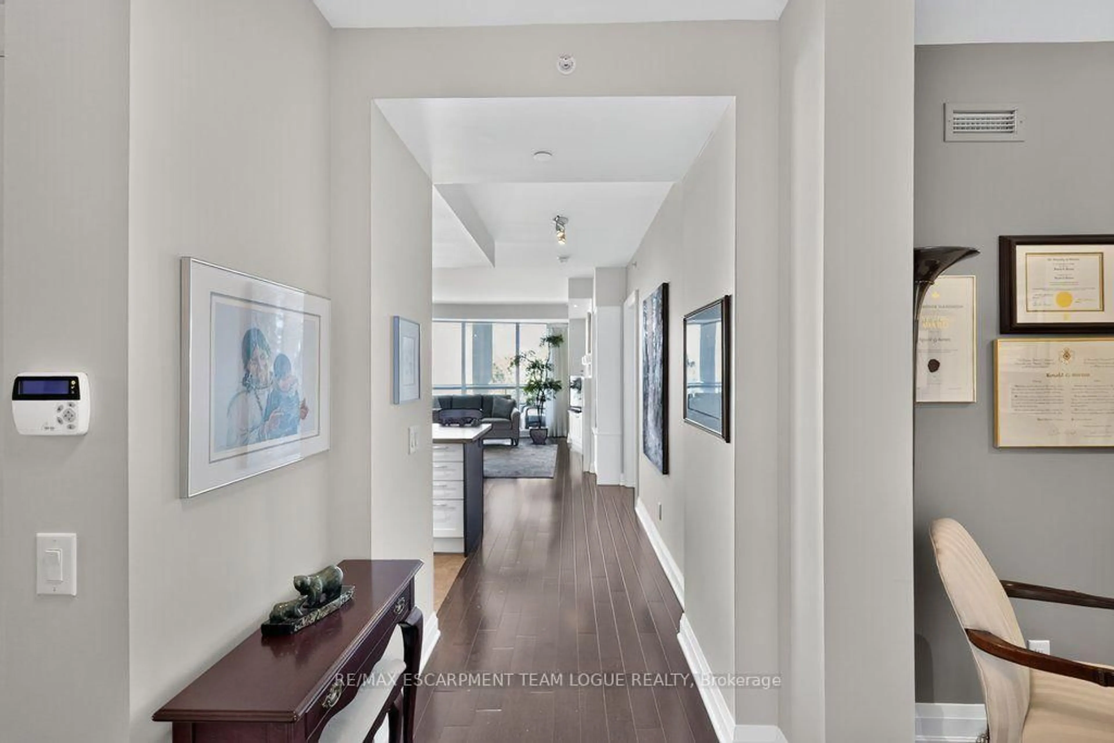 Indoor entryway for 11 Bronte Rd #317, Oakville Ontario L6L 0E1