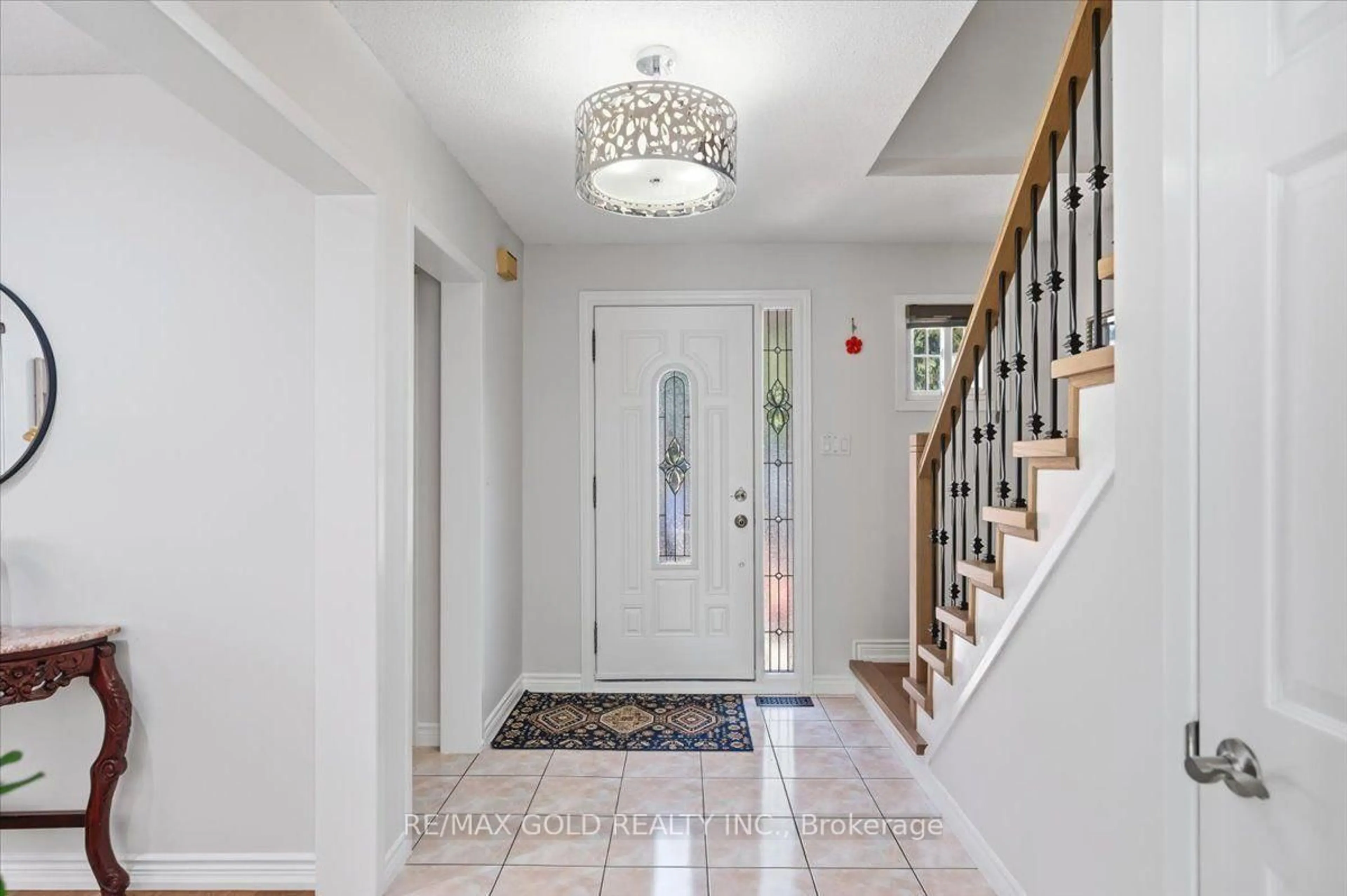Indoor entryway for 29 Tralee St, Brampton Ontario L6Z 2Z6