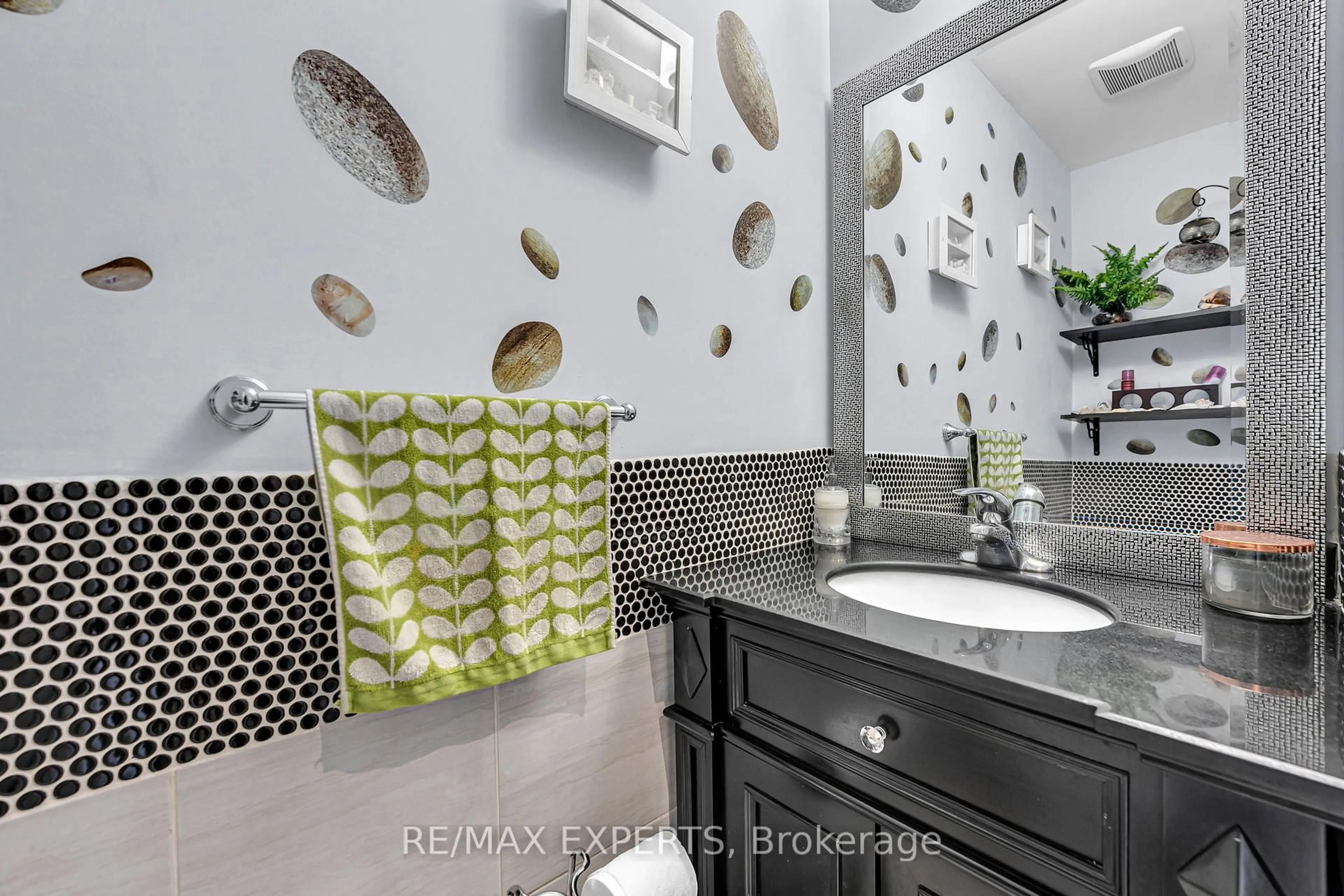 Contemporary bathroom, ceramic/tile floor for 18 Cobalt St, Toronto Ontario M6M 2K2