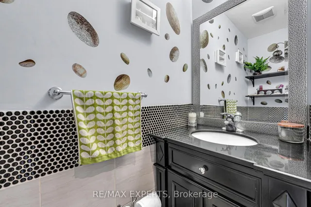 18 Cobalt St, Toronto 5