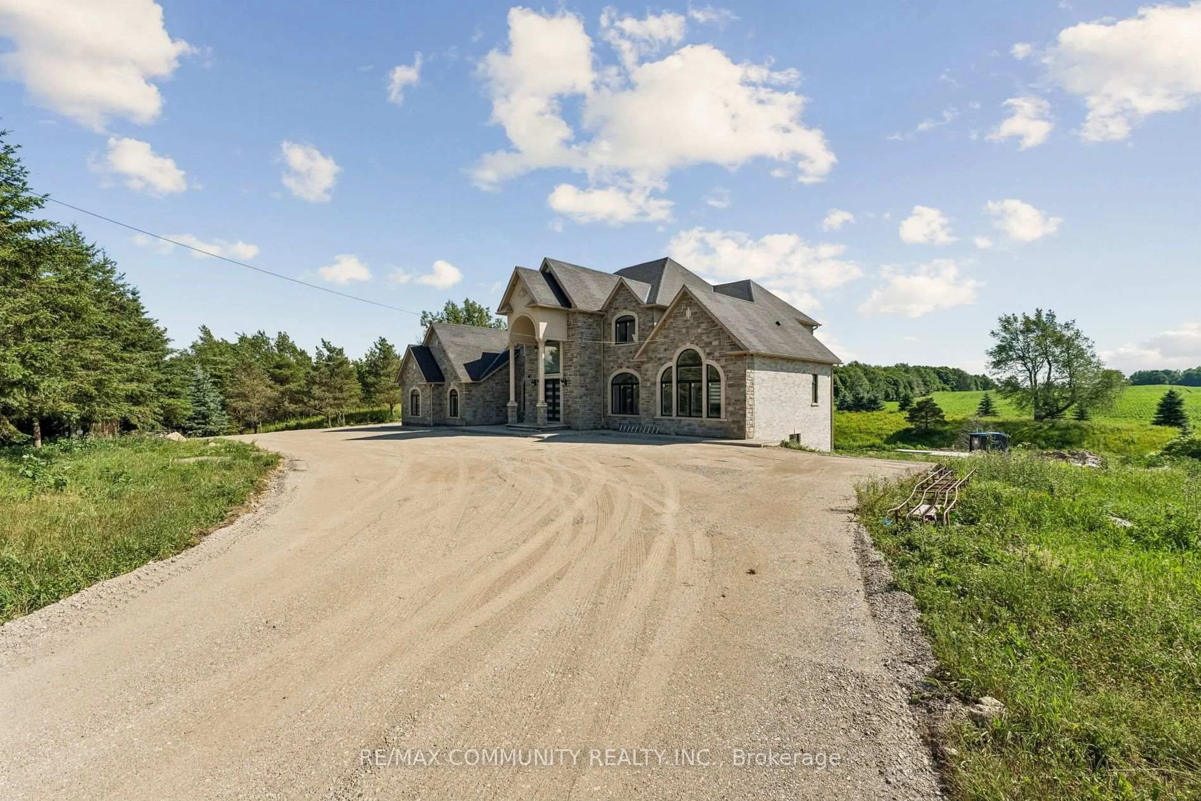 A pic from outside/outdoor area/front of a property/back of a property/a pic from drone, unknown for 18118 Heart Lake Rd, Caledon Ontario L7K 2A4