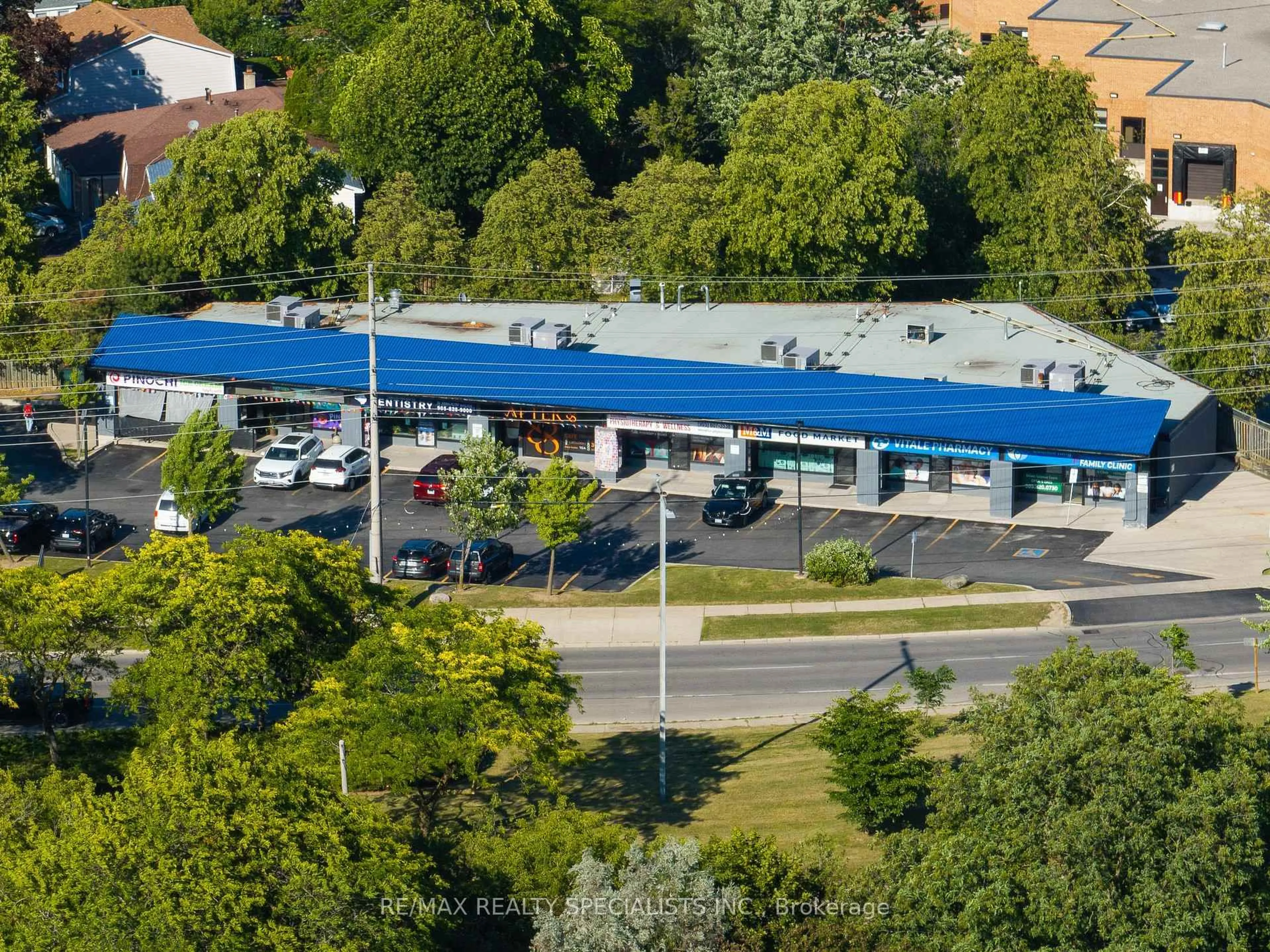 A pic from outside/outdoor area/front of a property/back of a property/a pic from drone, unknown for 2485 Council Ring Rd, Mississauga Ontario L5L 1E8