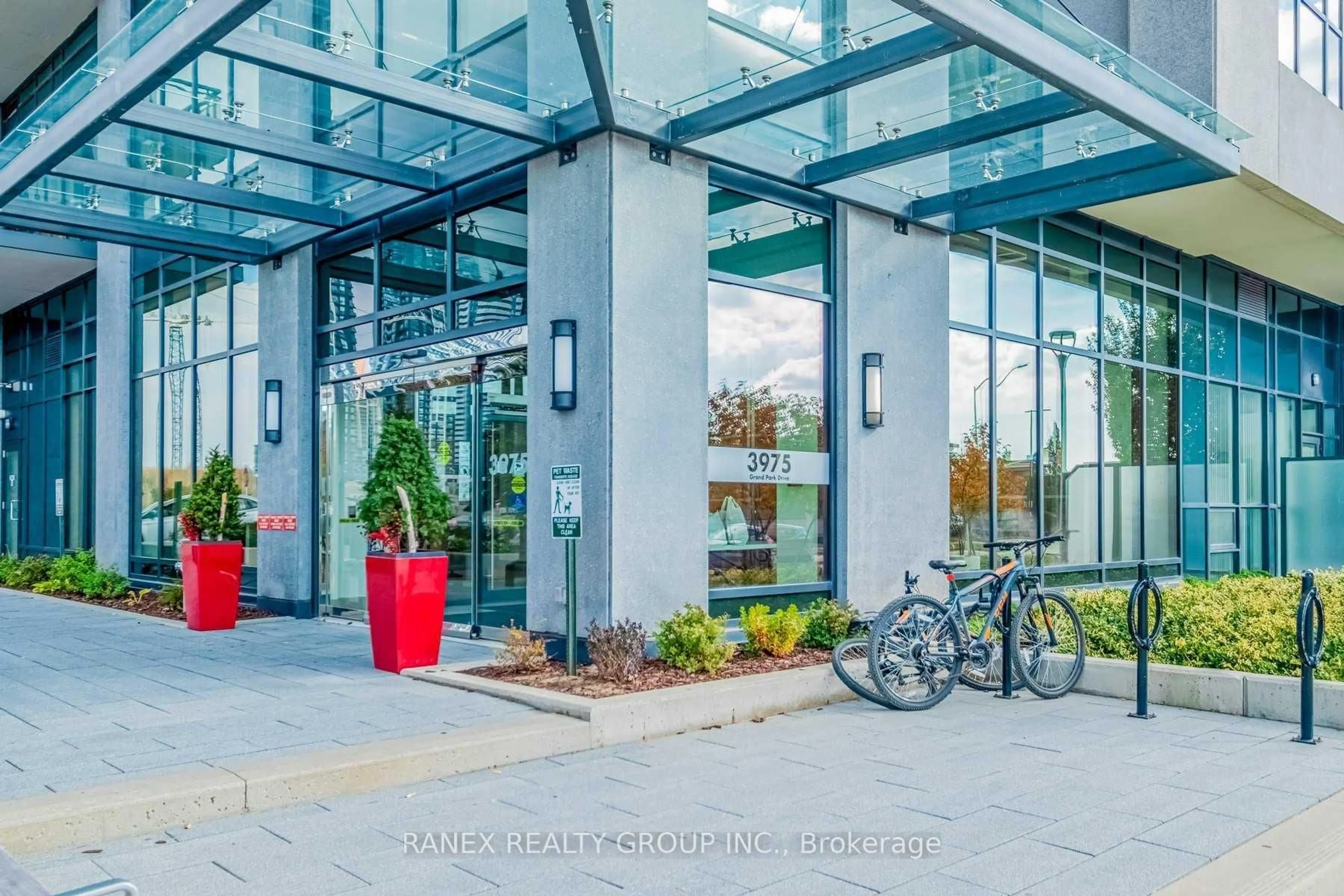 Indoor foyer for 3975 Grand Park Dr #313, Mississauga Ontario L5B 4M6