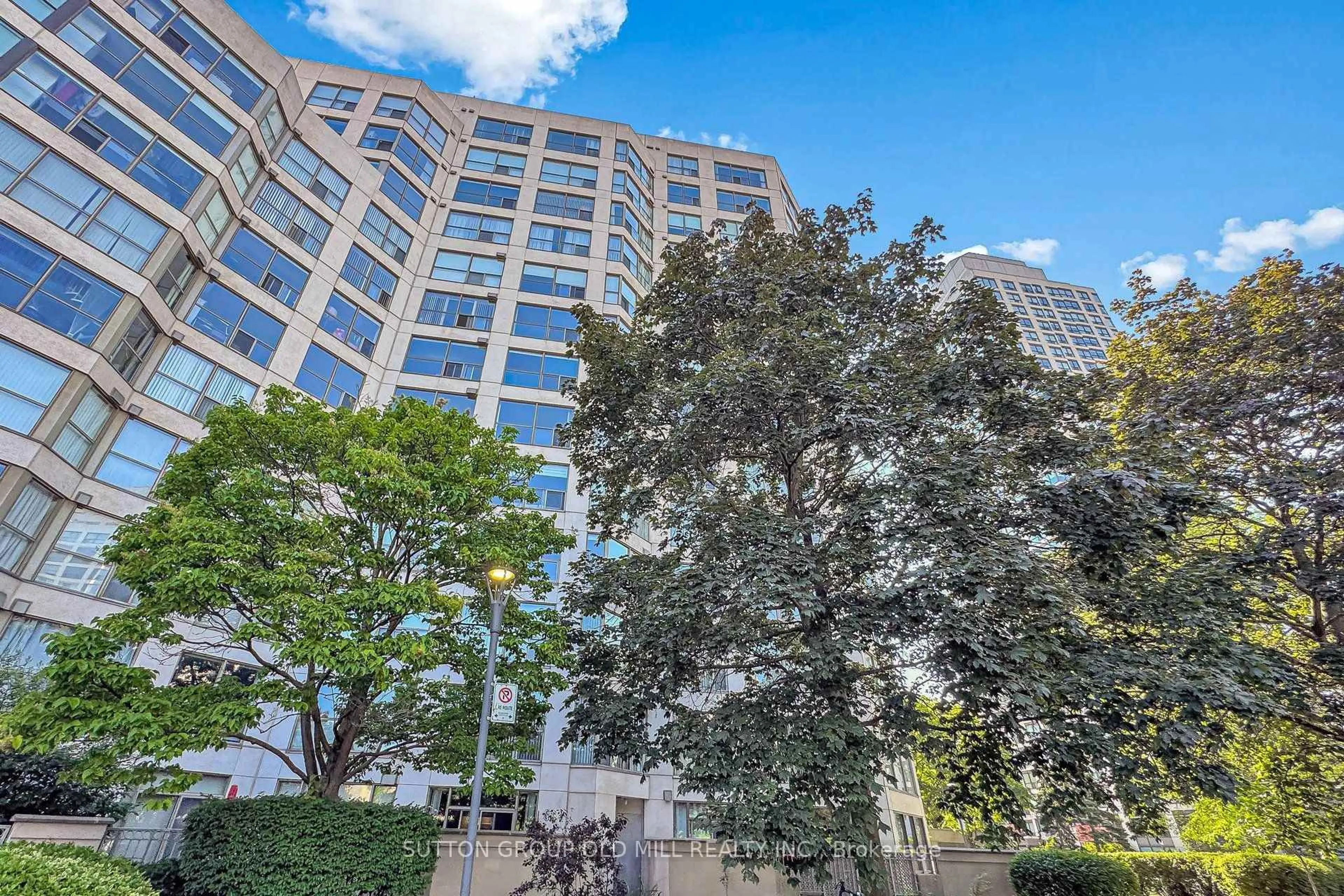 Patio, building for 2267 Lake Shore Blvd #1307, Toronto Ontario M8V 3X2