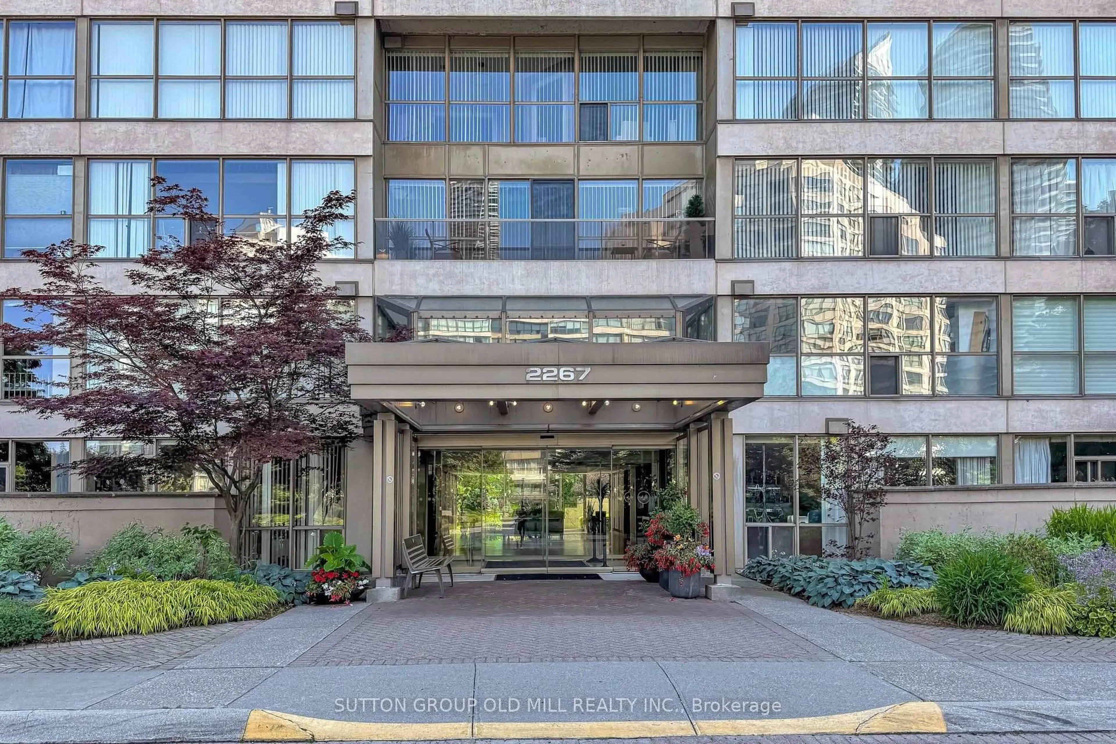 Indoor foyer for 2267 Lake Shore Blvd #1307, Toronto Ontario M8V 3X2