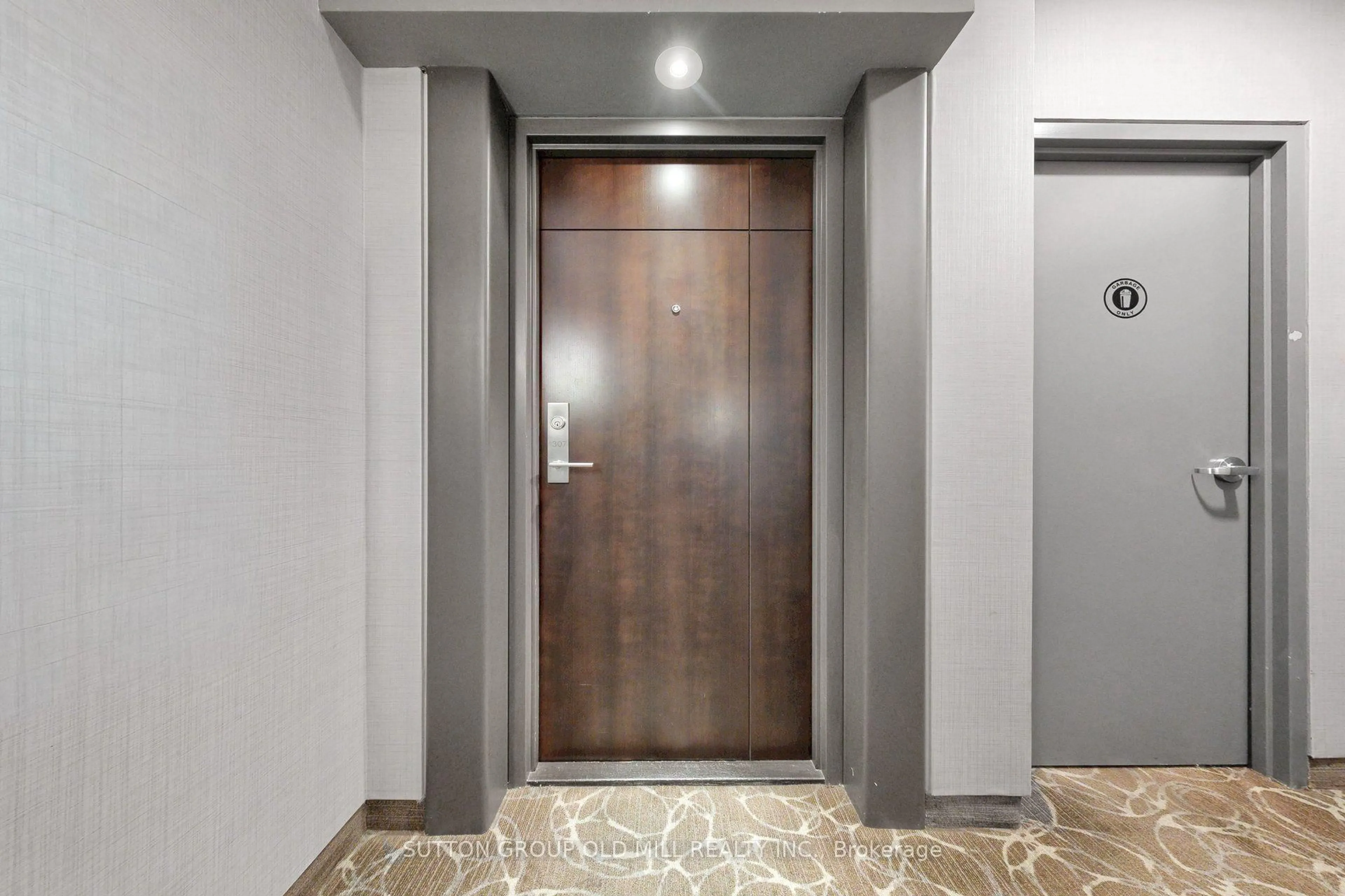 Indoor foyer for 2267 Lake Shore Blvd #1307, Toronto Ontario M8V 3X2