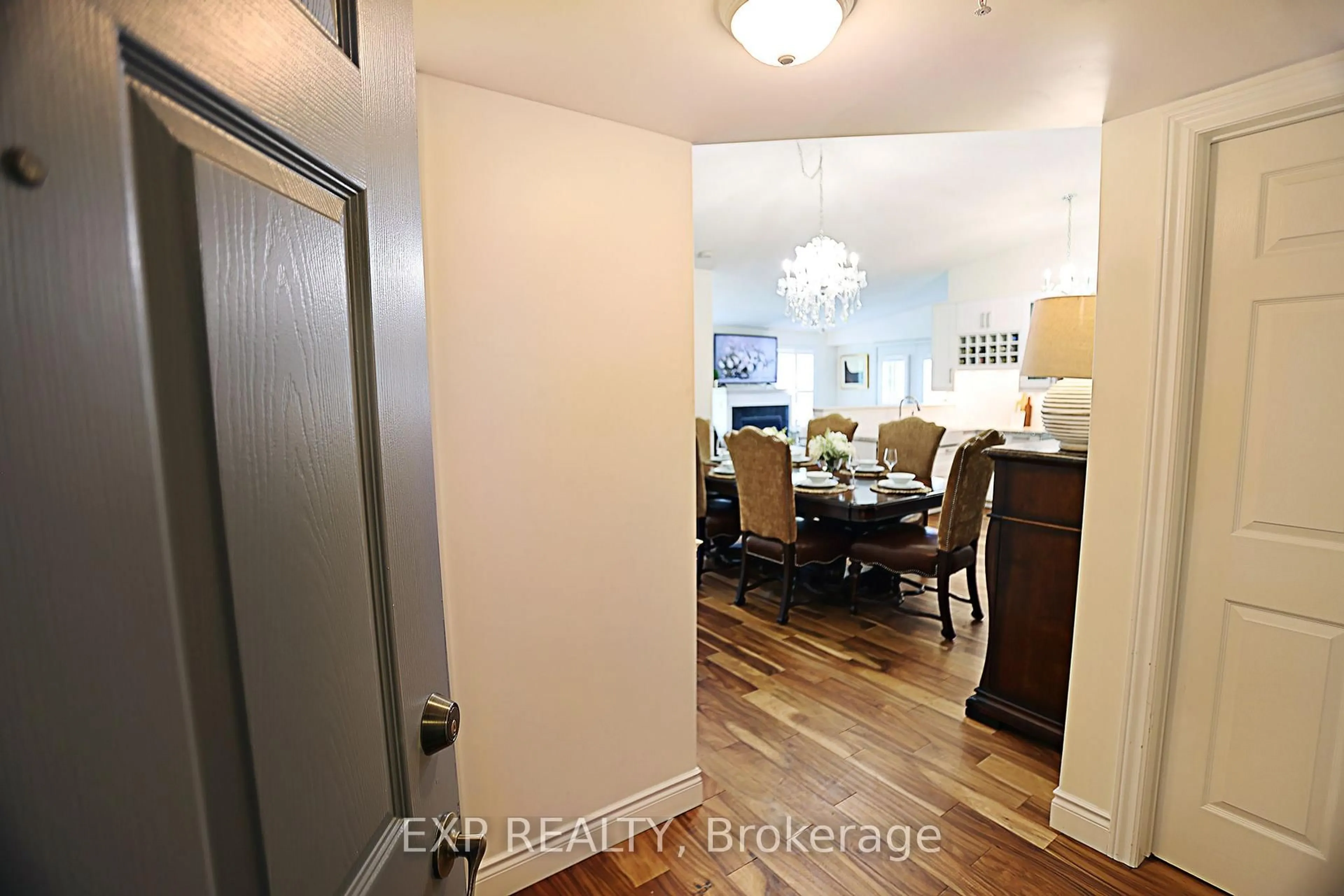 Indoor entryway for 2045 Appleby Line #414, Burlington Ontario L7L 7G9