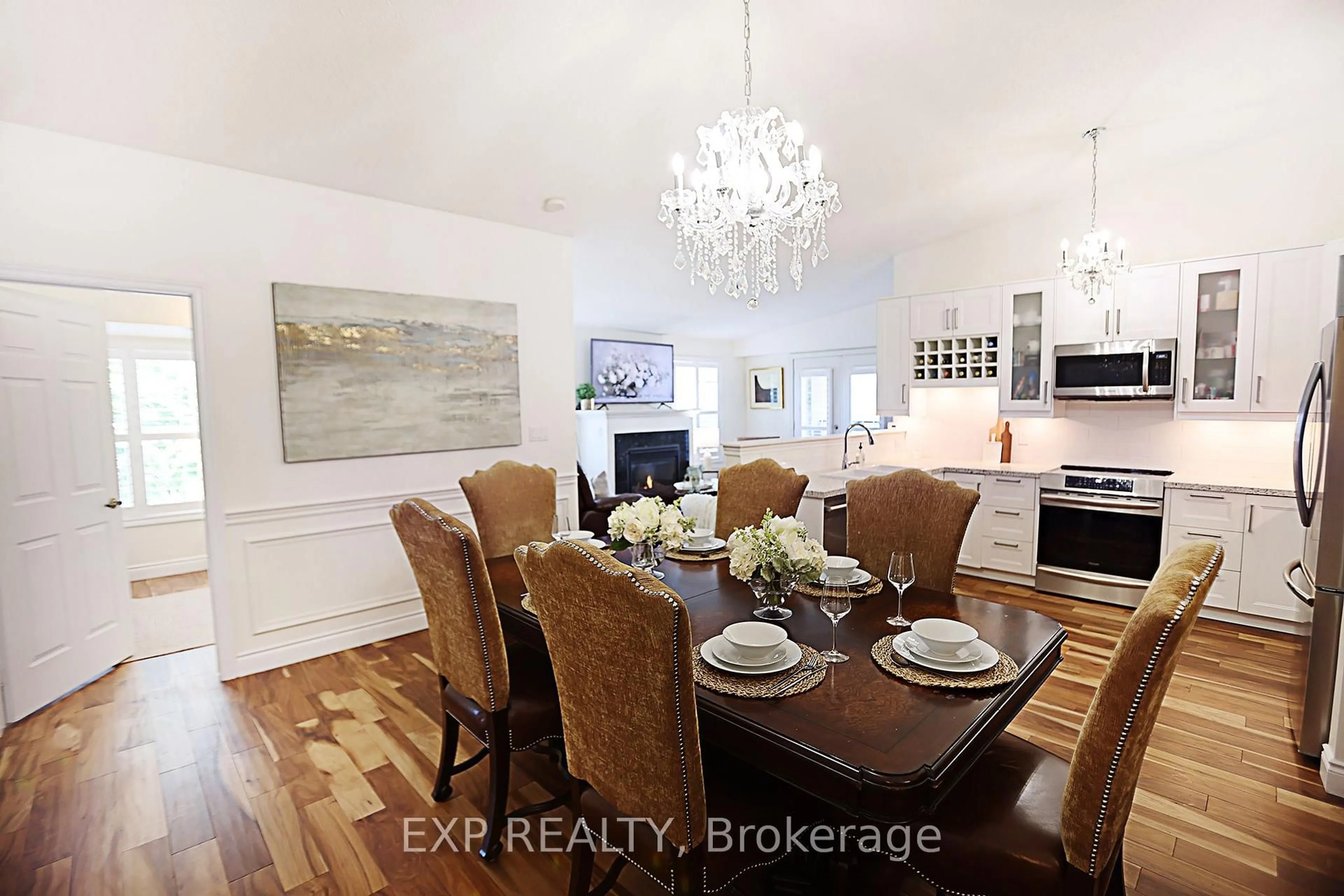 Dining room, wood/laminate floor for 2045 Appleby Line #414, Burlington Ontario L7L 7G9