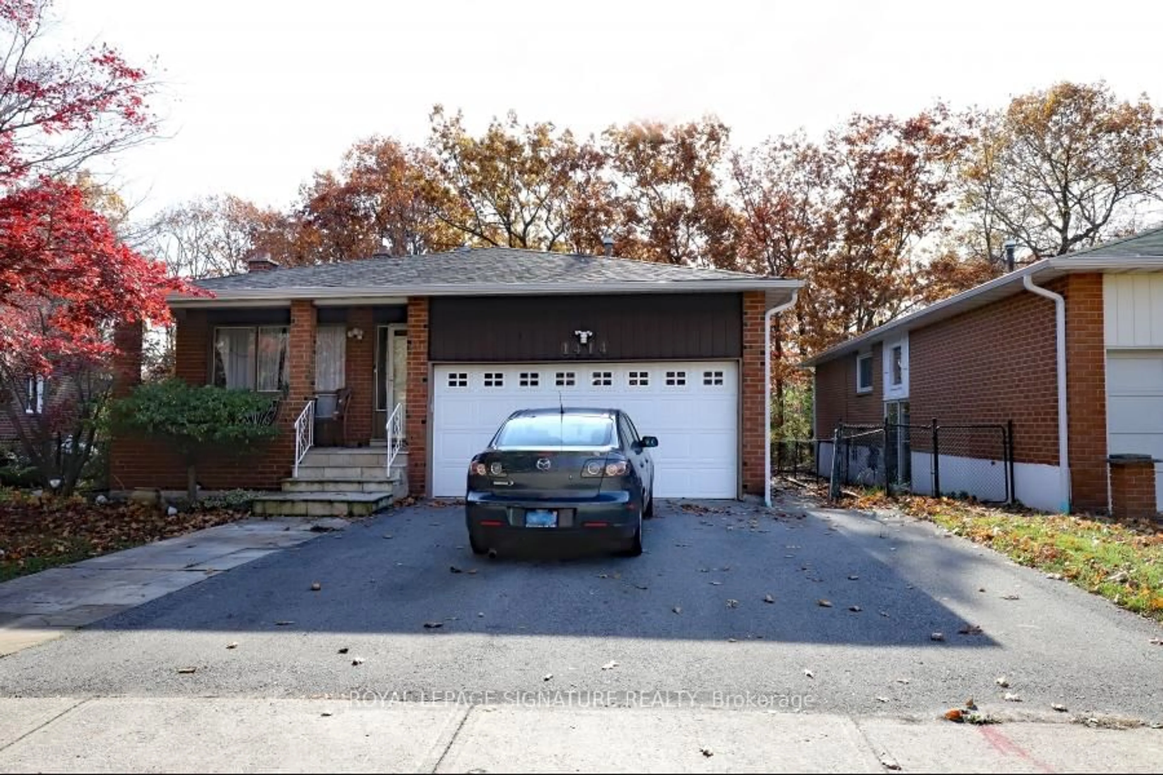Home with brick exterior material, street for 1414 Harmsworth Sq, Oakville Ontario L6H 3E7