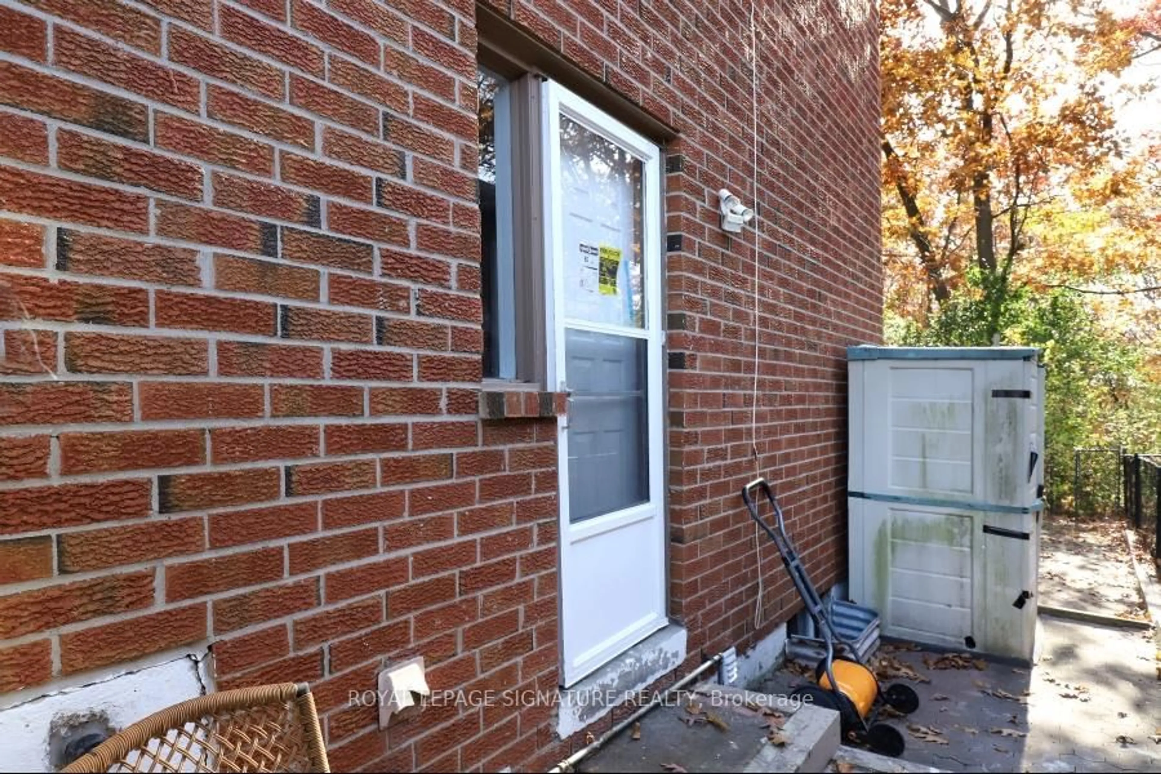 Home with brick exterior material, street for 1414 Harmsworth Sq, Oakville Ontario L6H 3E7