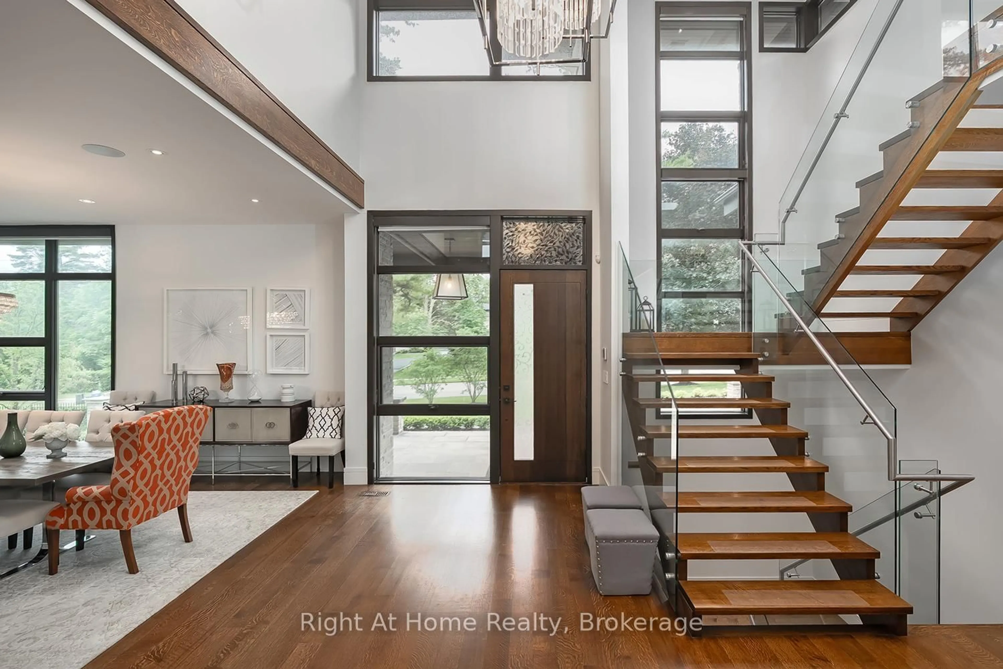 Indoor entryway for 265 Maple Grove Dr, Oakville Ontario L6J 4V6