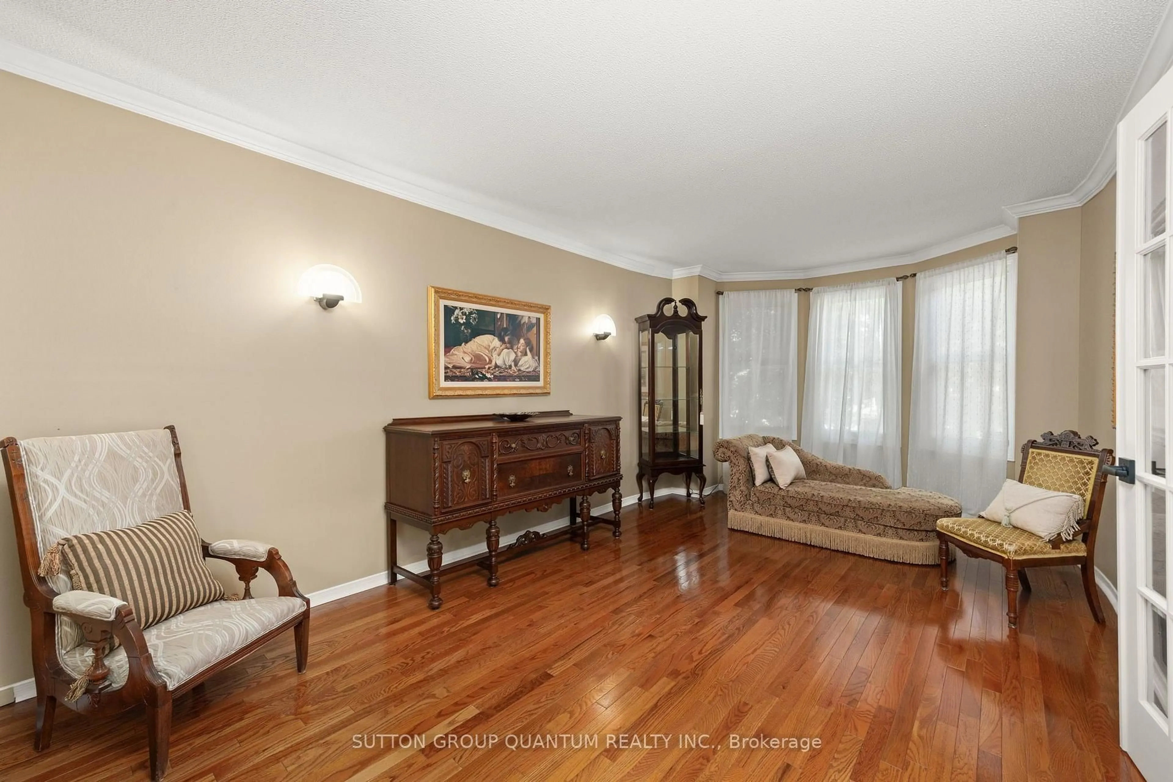 Living room with furniture, unknown for 6187 Camgreen Circ, Mississauga Ontario L5N 4N5