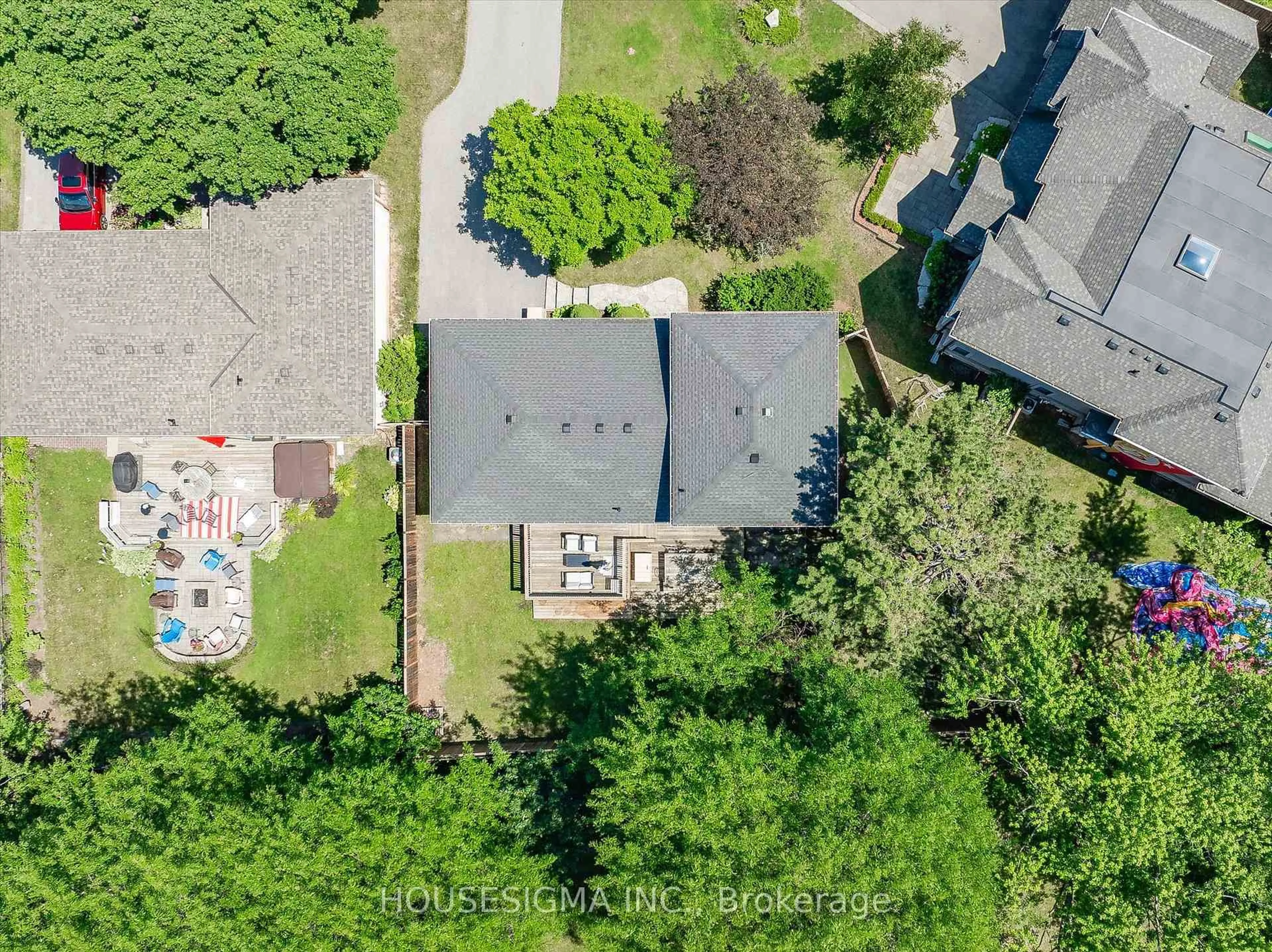 A pic from outside/outdoor area/front of a property/back of a property/a pic from drone, unknown for 444 Withnell Cres, Oakville Ontario L6L 3L9