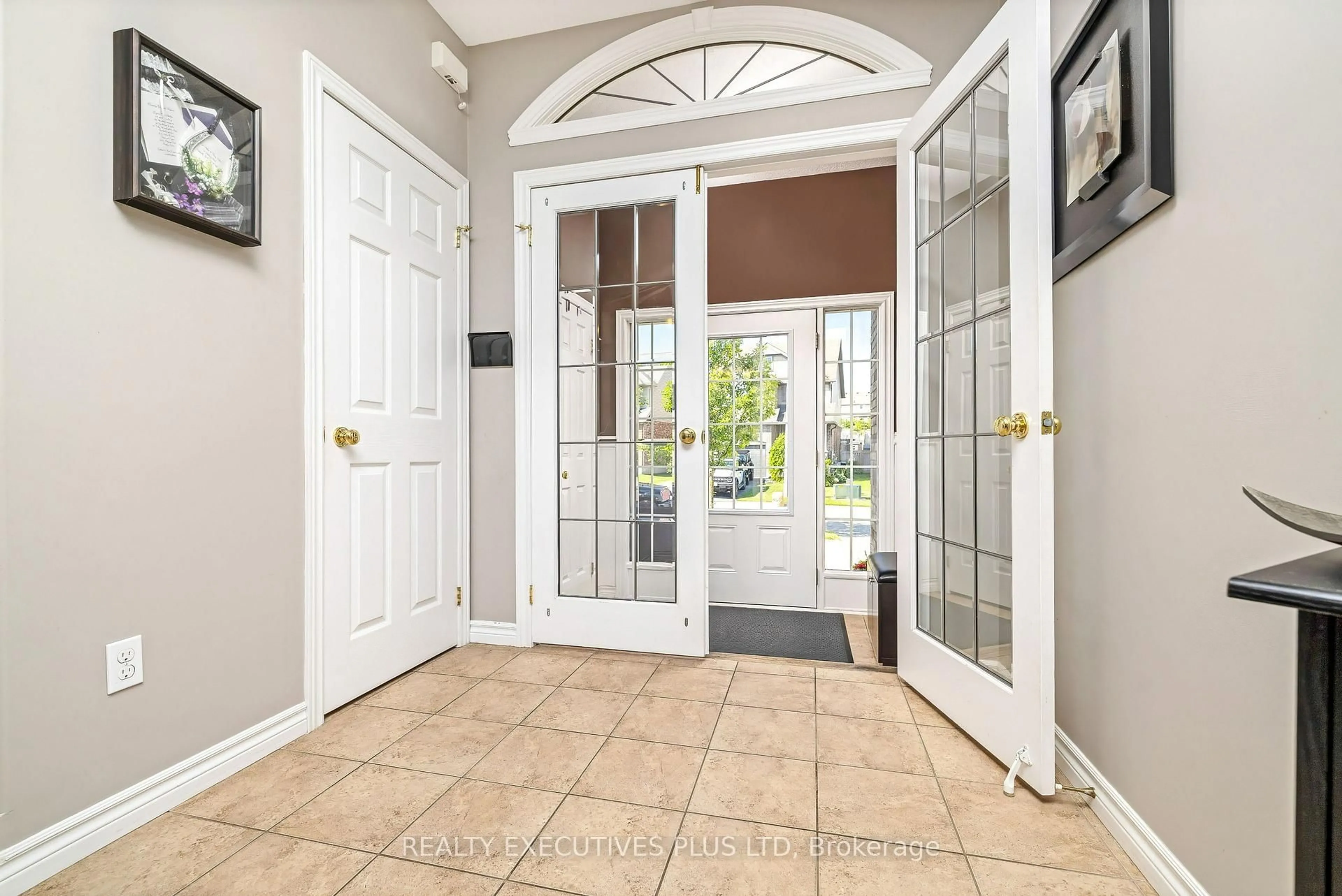 Indoor entryway for 56 Dinnick Cres, Orangeville Ontario L9W 0B7