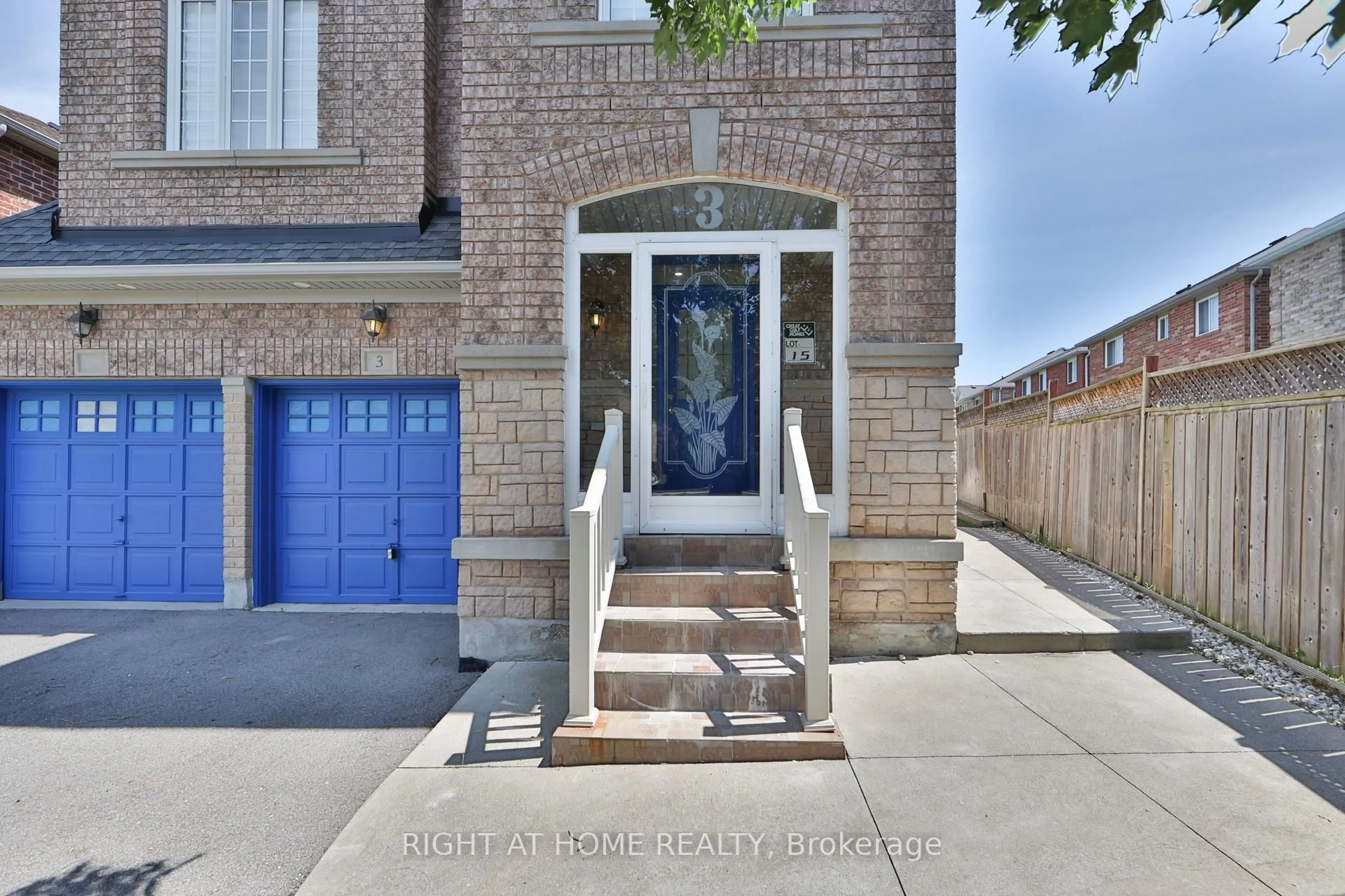 Unknown for 3 SILVERBELL Crt, Brampton Ontario L7A 3V3