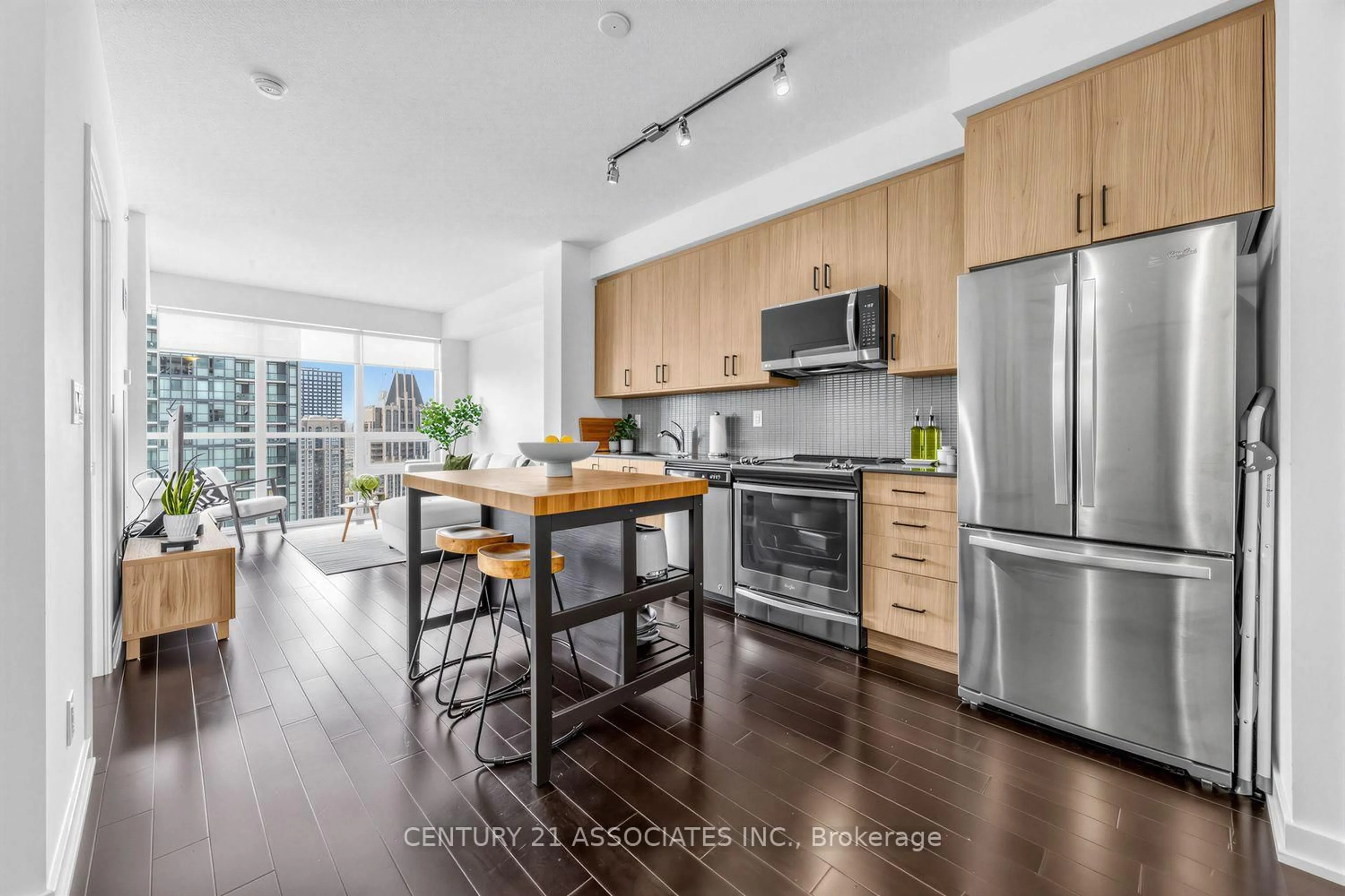 Open concept kitchen, wood/laminate floor for 510 Curran Pl #3706, Mississauga Ontario L5B 0J8