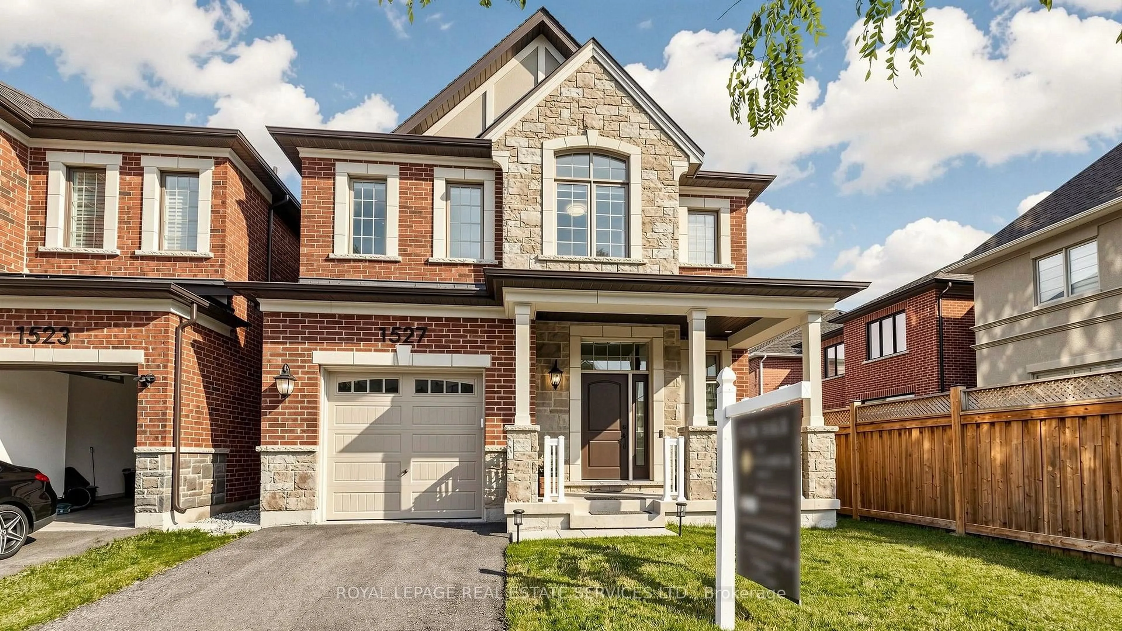 Home with brick exterior material, street for 1527 Varelas Passage, Oakville Ontario L6H 3S2