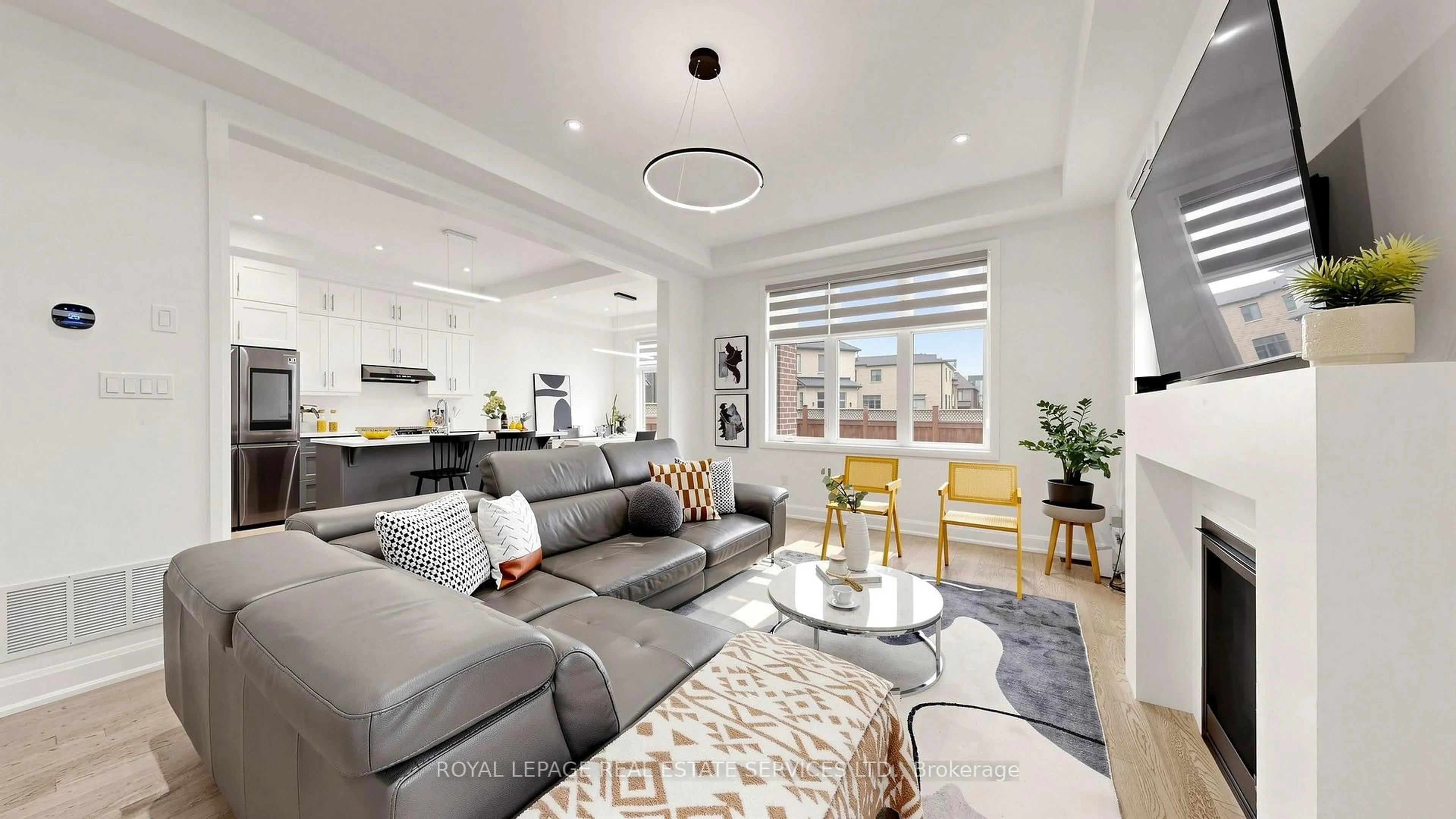 Living room with furniture, unknown for 1527 Varelas Passage, Oakville Ontario L6H 3S2
