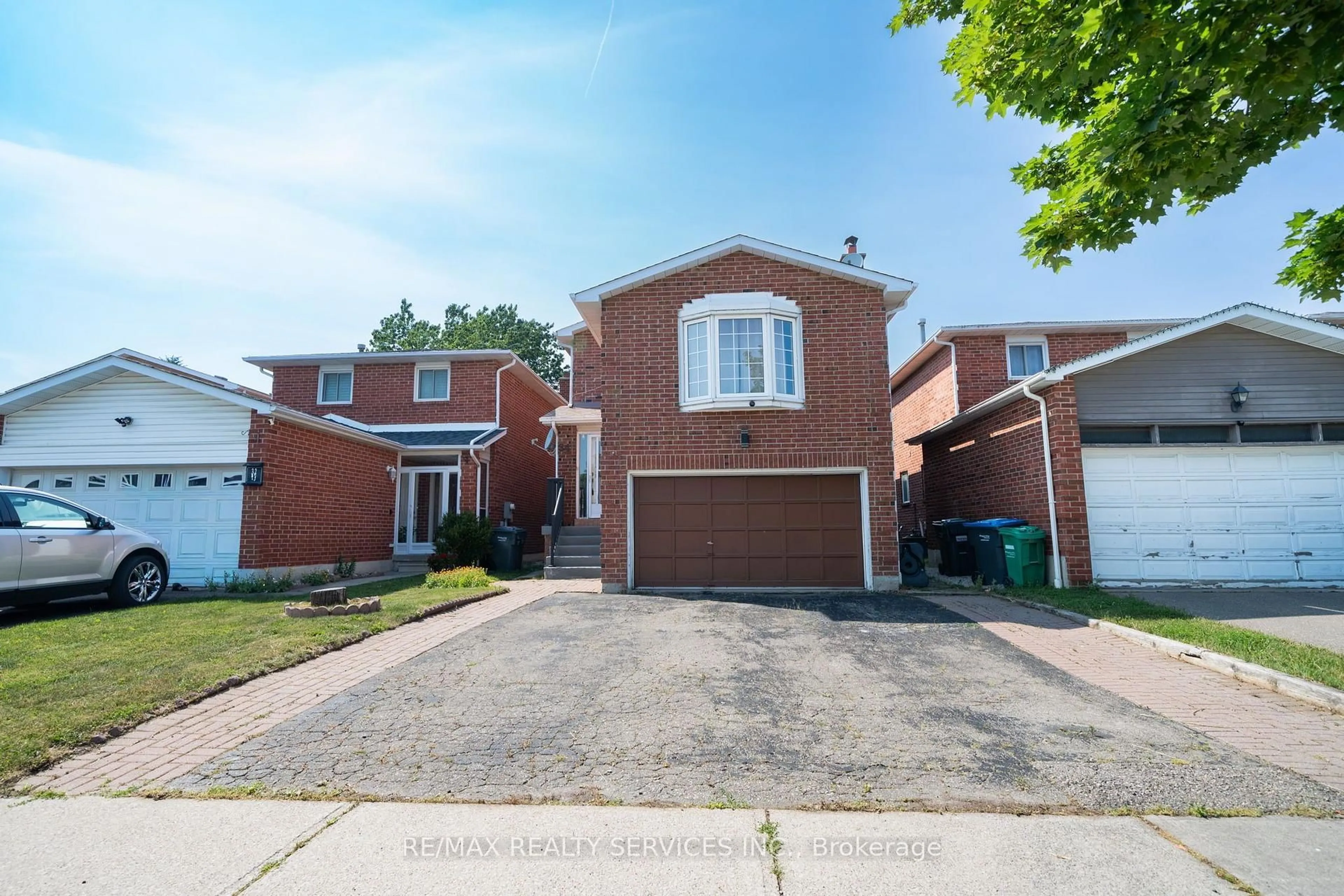 Home with brick exterior material, street for 34 Clarridge Crt, Brampton Ontario L6X 3N5