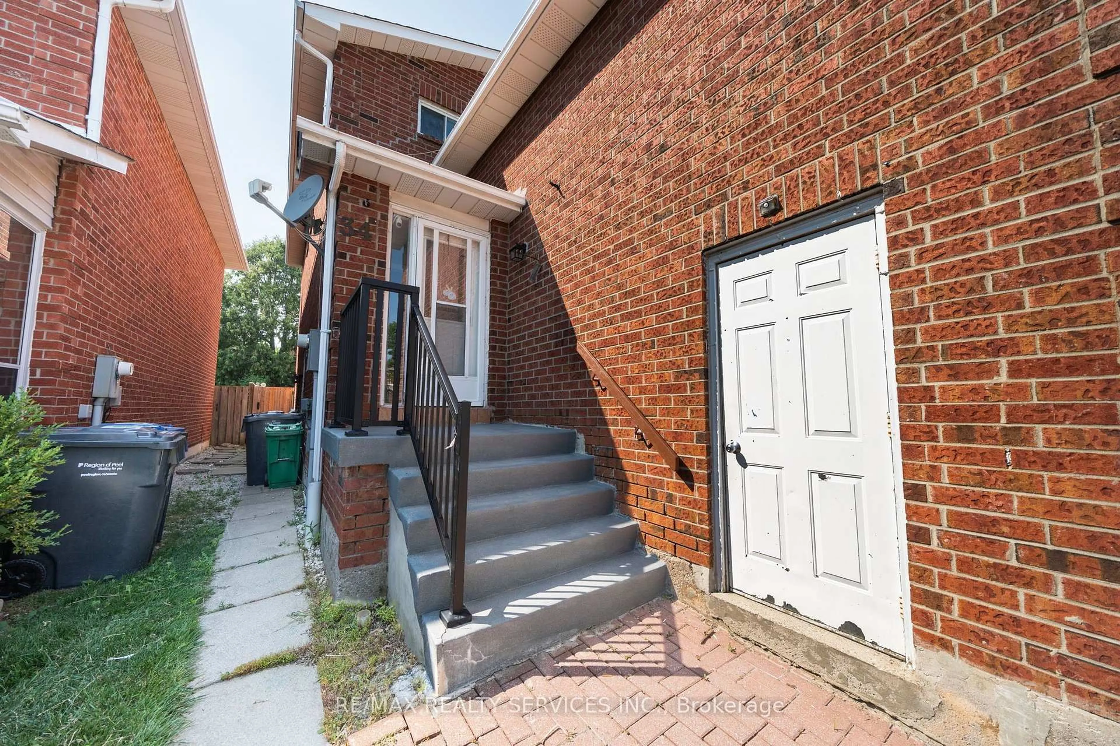 Home with brick exterior material, street for 34 Clarridge Crt, Brampton Ontario L6X 3N5