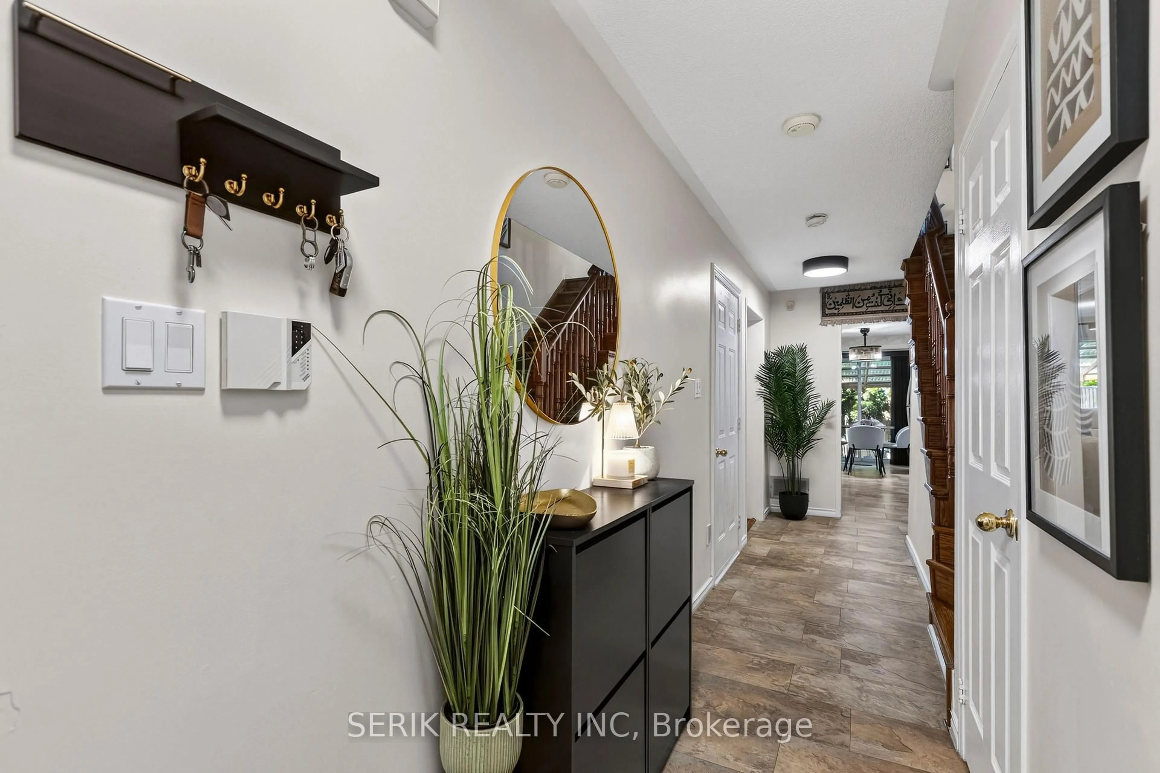 Indoor entryway for 550 Steddick Crt #48, Mississauga Ontario L5R 3S8