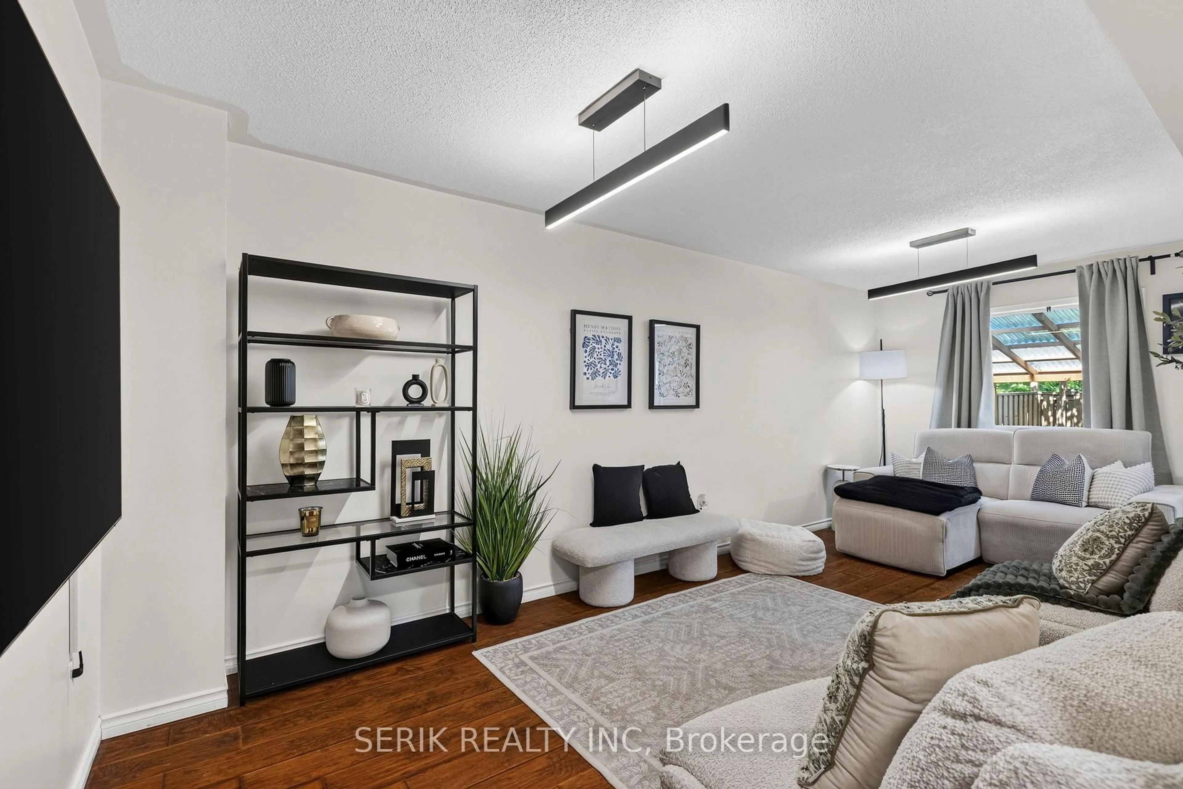 Living room with furniture, unknown for 550 Steddick Crt #48, Mississauga Ontario L5R 3S8
