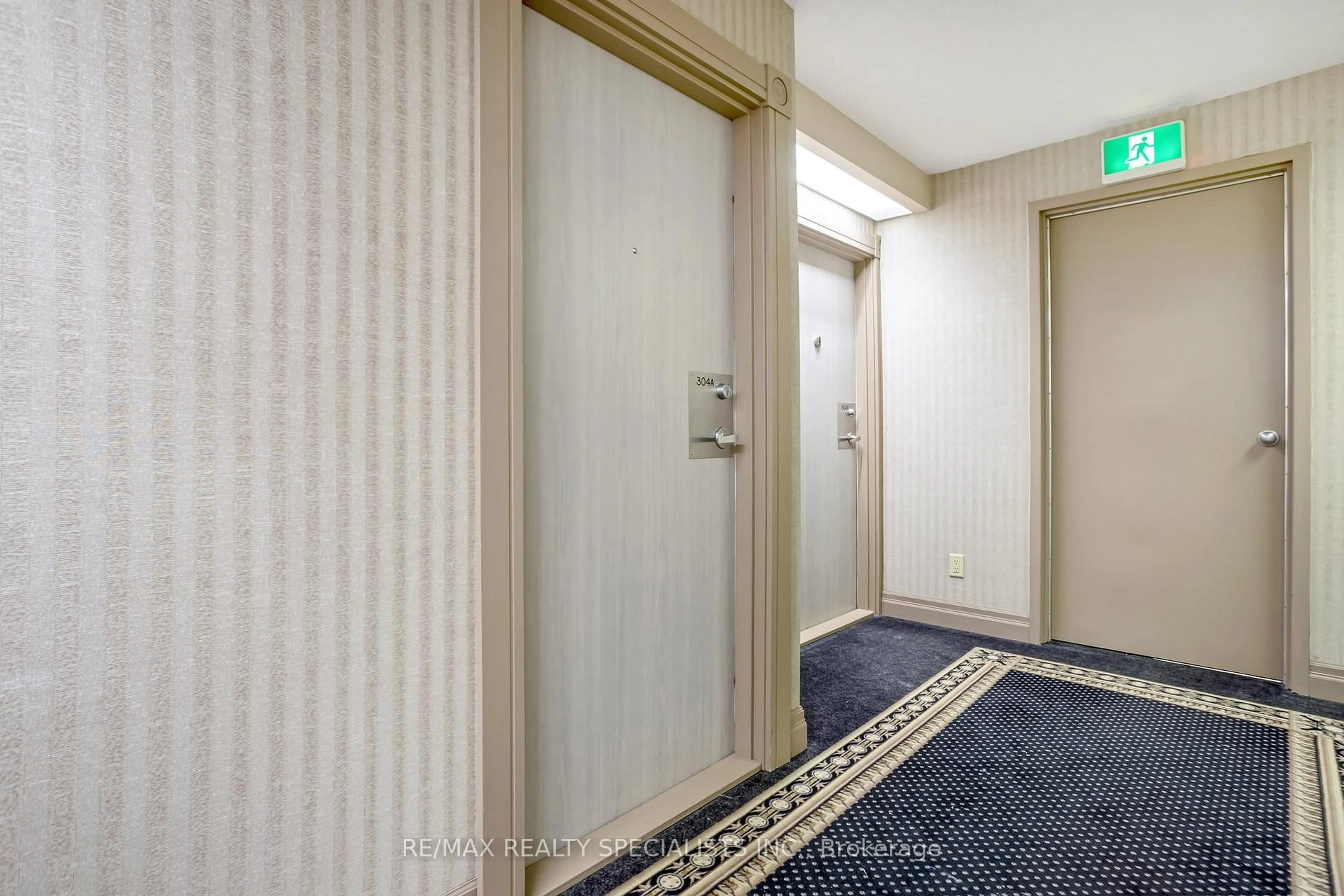 Indoor foyer for 3605 Kariya Dr #304a, Mississauga Ontario L5B 3J4