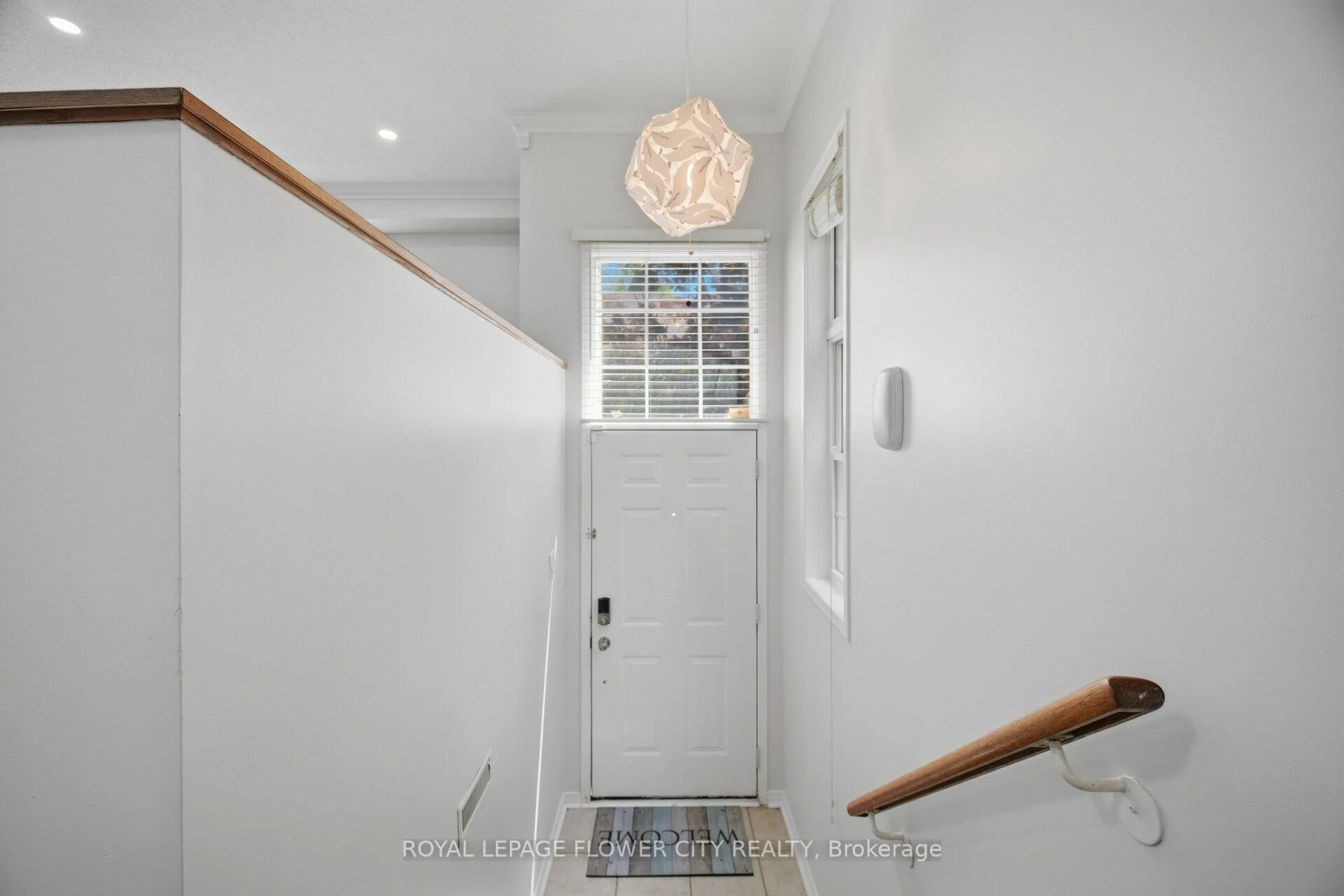 Indoor entryway for 8305 McLaughlin Rd #2, Brampton Ontario L6Y 5G3