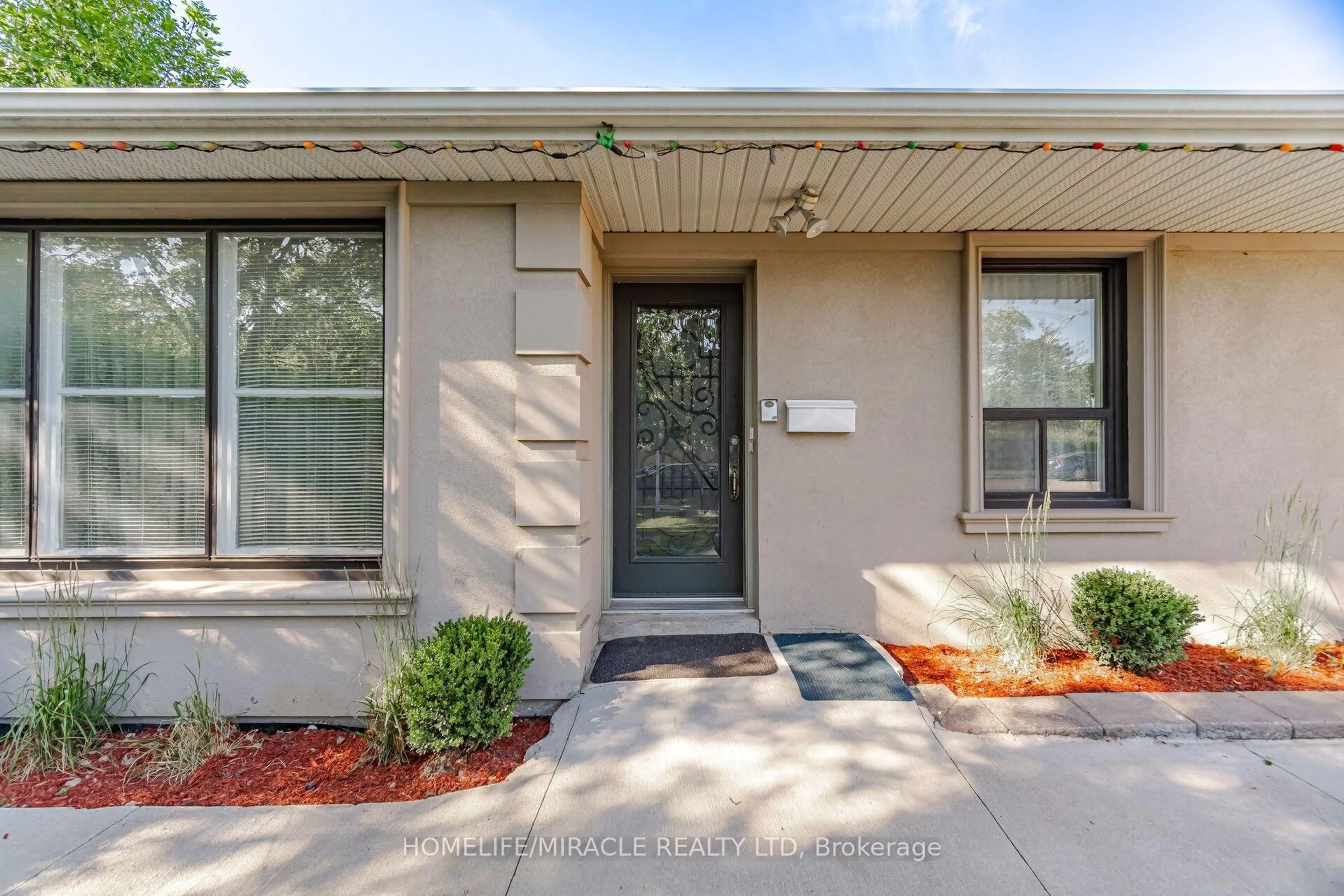 Unknown for 25 Furness Cres, Toronto Ontario M9V 3T9