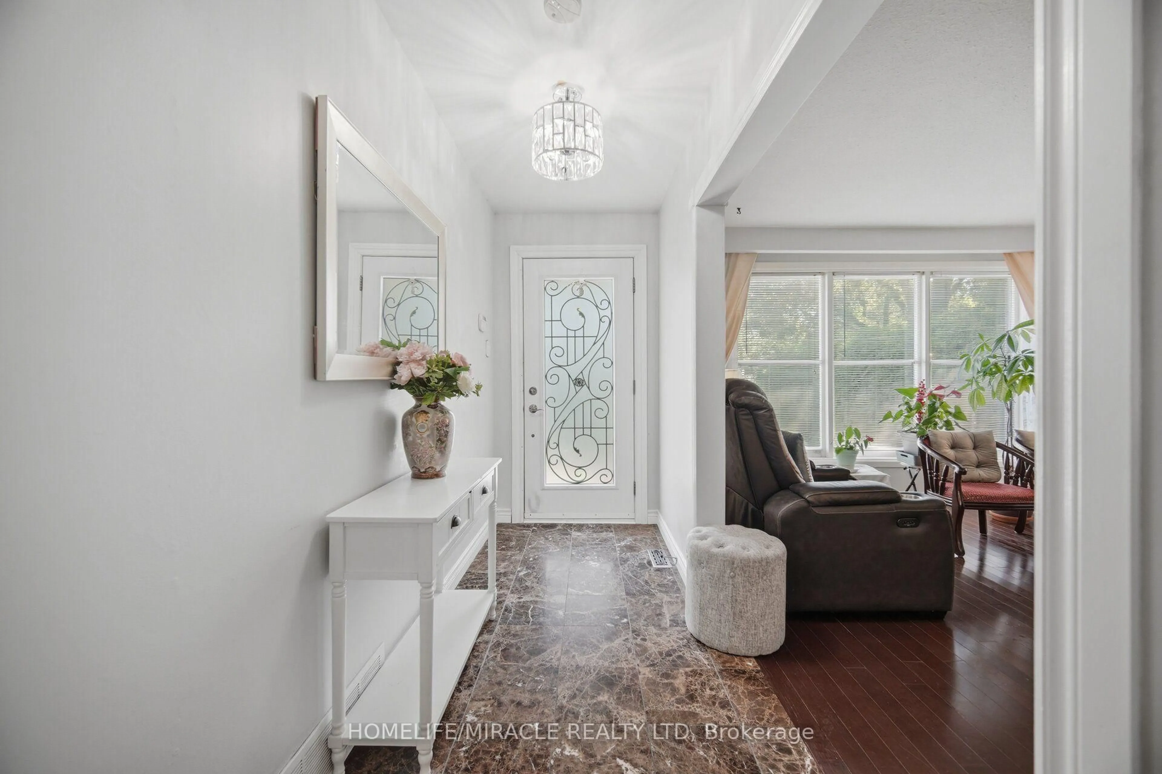 Indoor entryway for 25 Furness Cres, Toronto Ontario M9V 3T9