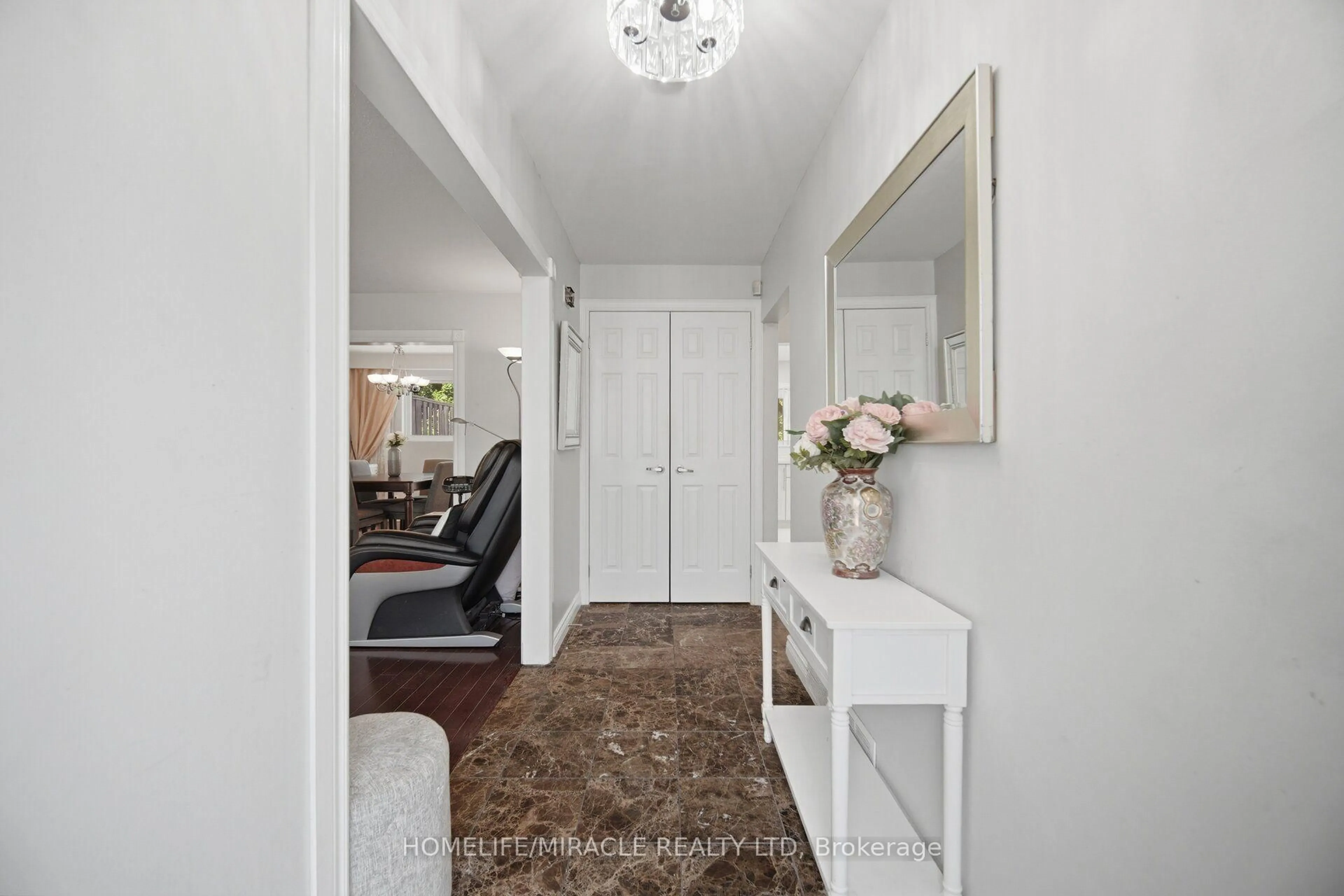 Indoor entryway for 25 Furness Cres, Toronto Ontario M9V 3T9
