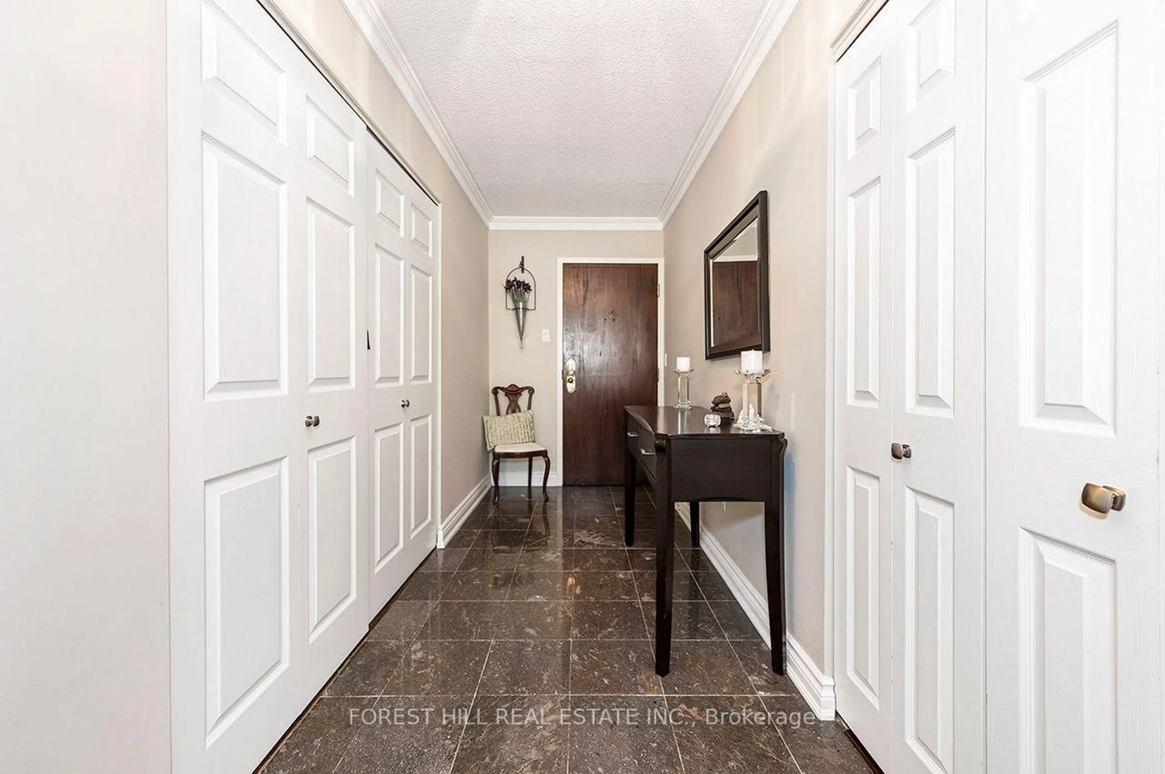 Indoor entryway for 1300 Islington Ave #2208, Toronto Ontario M9A 5C4