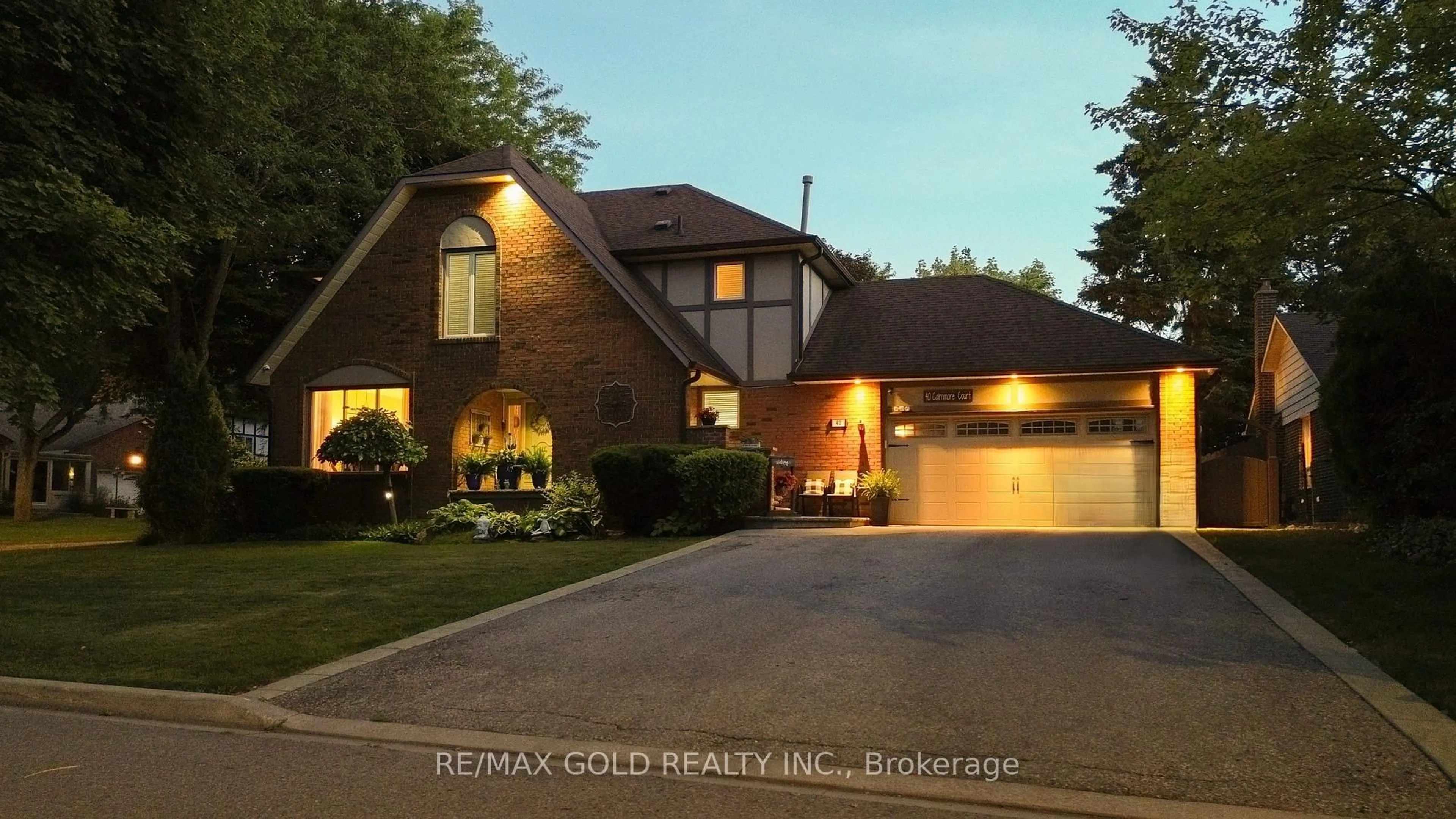 Home with brick exterior material, street for 40 Cairnmore Crt, Brampton Ontario L6Z 1T6