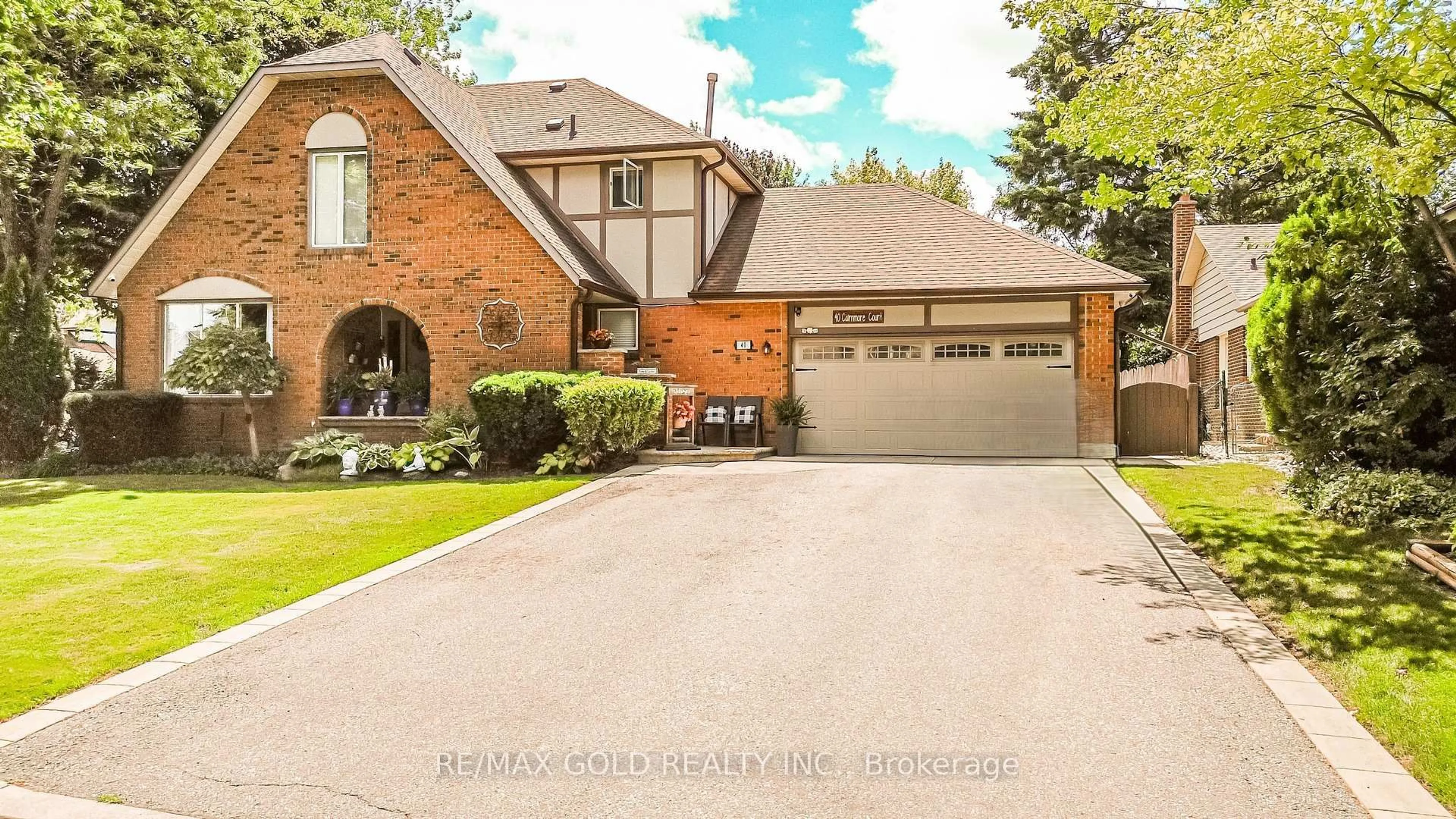 Home with brick exterior material, street for 40 Cairnmore Crt, Brampton Ontario L6Z 1T6