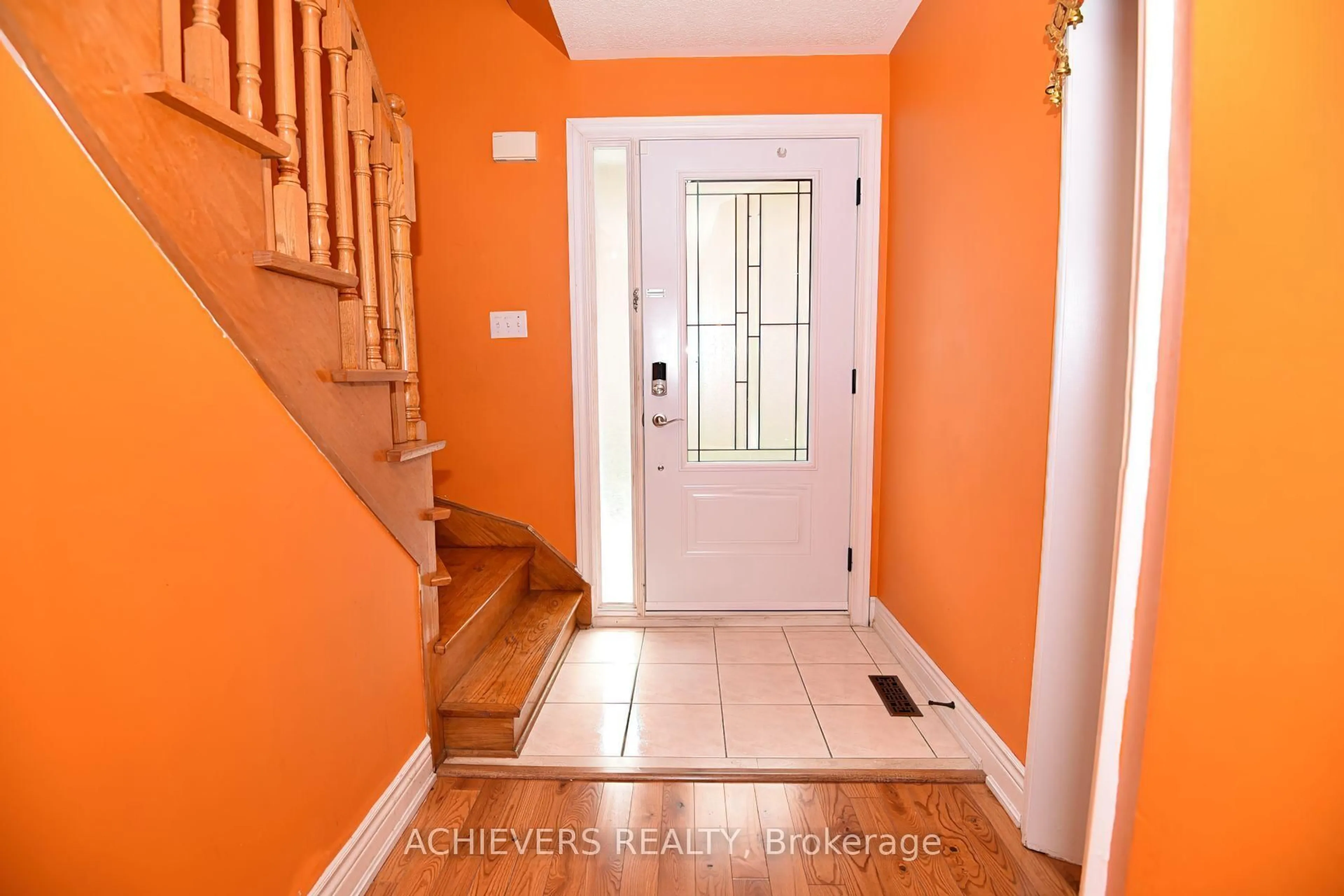 Indoor entryway for 83 Clover Bloom Rd, Brampton Ontario L6R 1S4