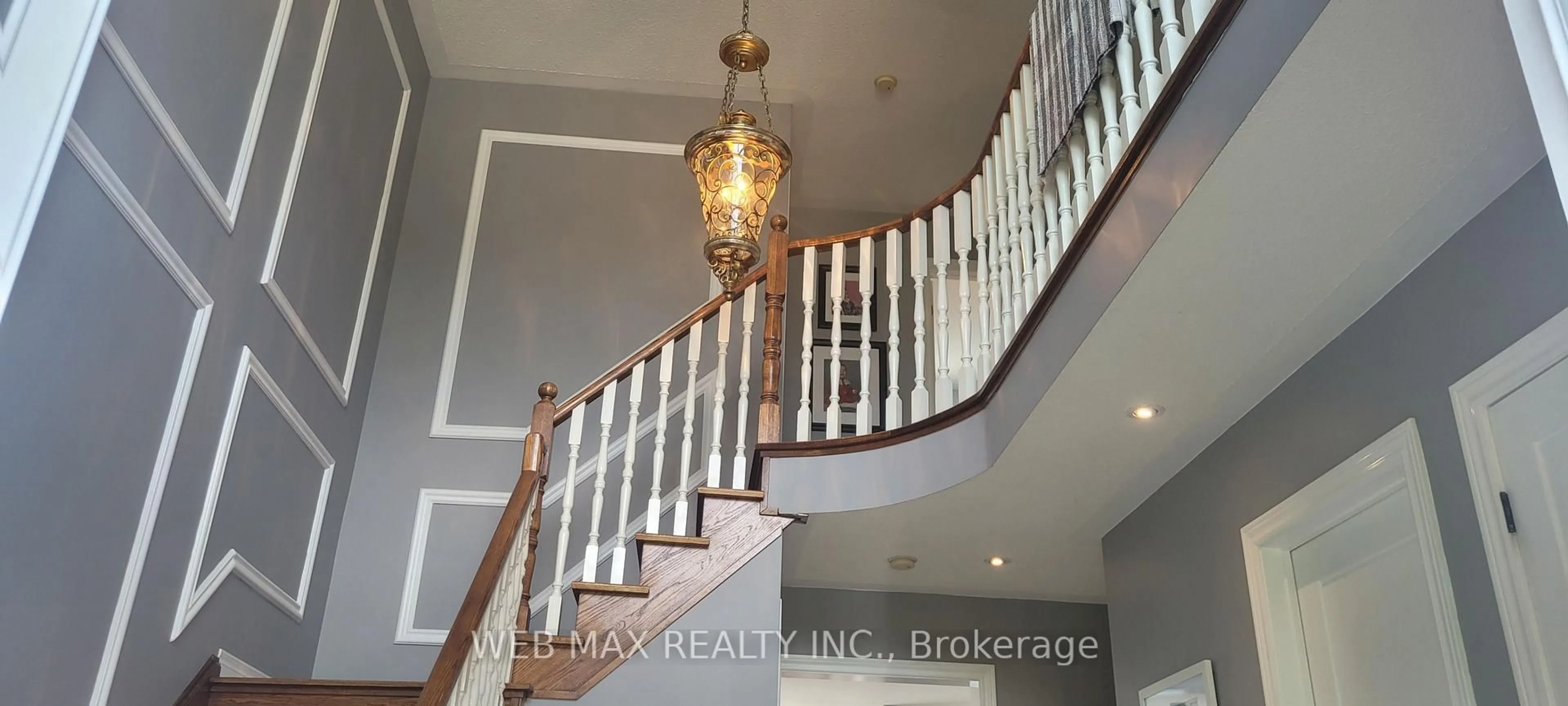Indoor foyer for 22 Ashbury Cres, Caledon Ontario L7E 1X6