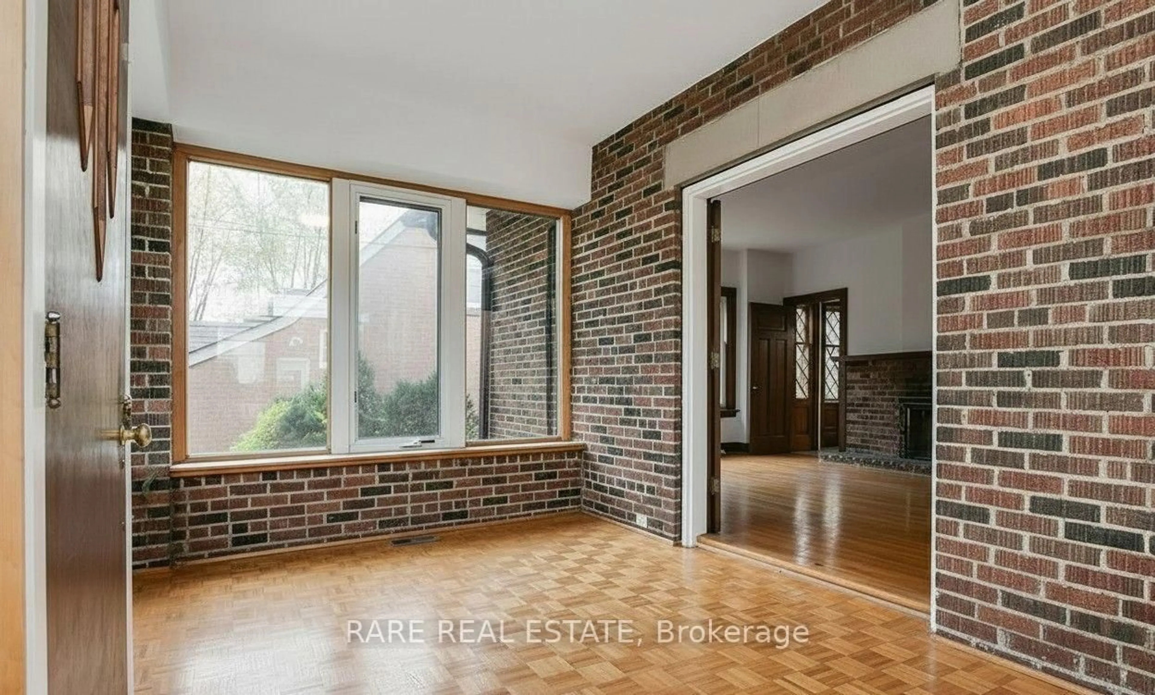 Indoor entryway for 224 ELLIS Ave, Toronto Ontario M6S 2X2
